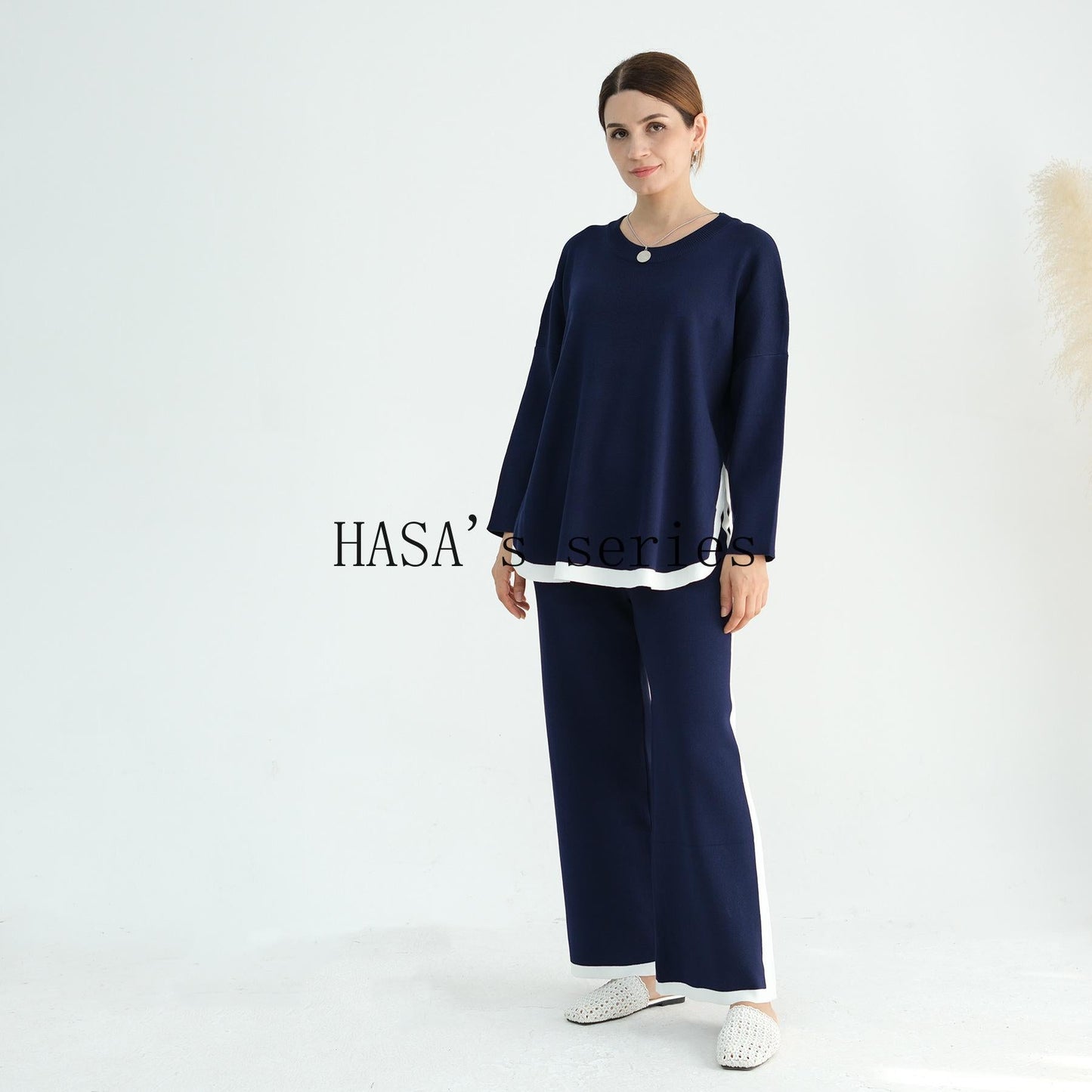 LUMAYA5149 Simple and elegant knitted set, featuring a loose-fitting, thick, long-sleeved two-piece design.