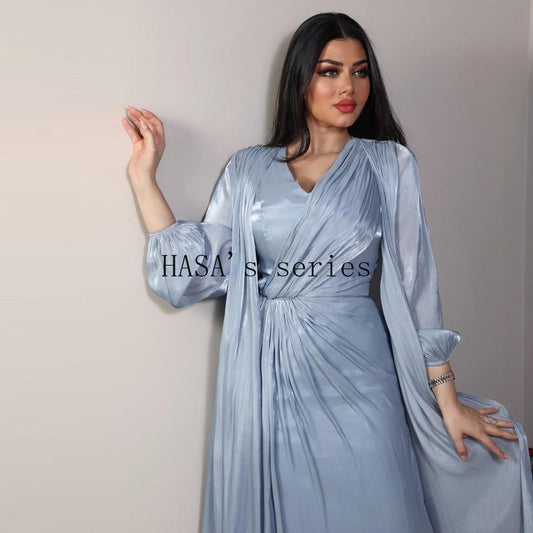 LUMAYA5094 Simple yet elegant and lustrous silk suit, featuring an elegantly pleated two-piece dress design.