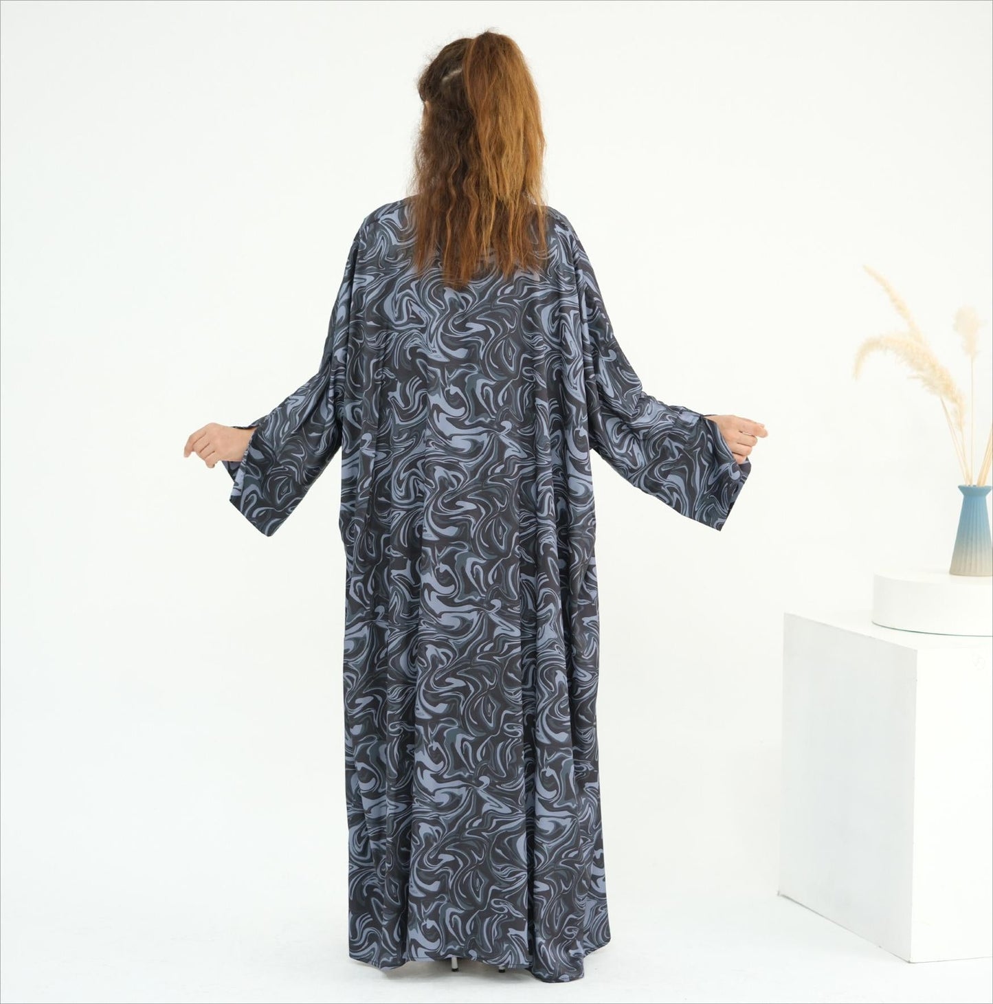 LM6555 Fashionable printed long-sleeved dress with an ankle-length cardigan style