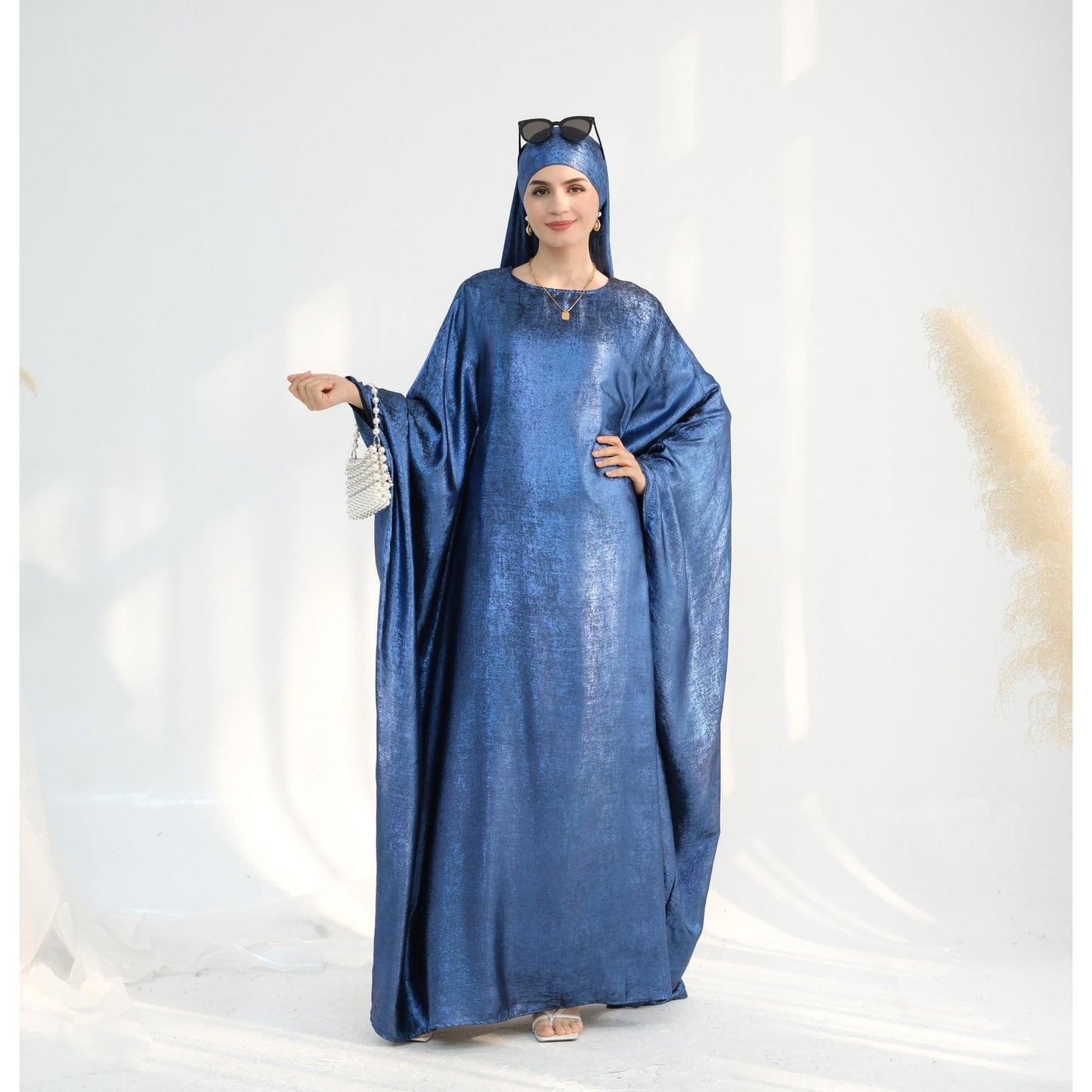 LUMAYA5878 A Glossy Dress TLUMAYAt Combines Softness and Fluidity