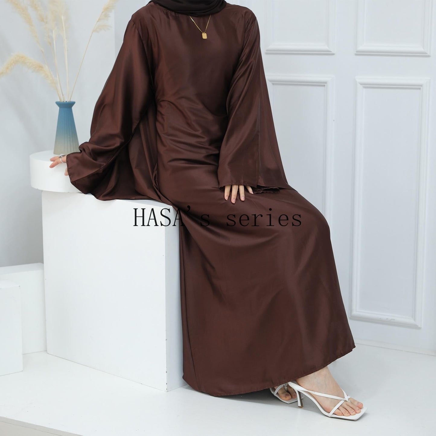 LUMAYA4835 High-density Stretch Satin Long Dress, Simple, Elegant, and Comfortable To Wear.