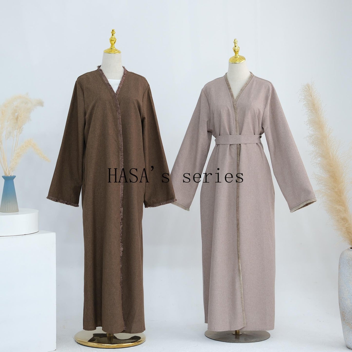 LUMAYA5147 Elegant Long Cardigan Robe with Flowing Tassels, A Loose-fitting, Coat-style Dress.