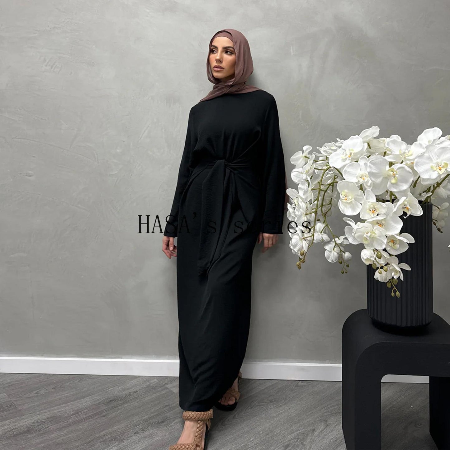 LUMAYA4828 An Elegant Dress with A Soft, Tie-up Design and A Naturally Flowing, Long Silhouette.