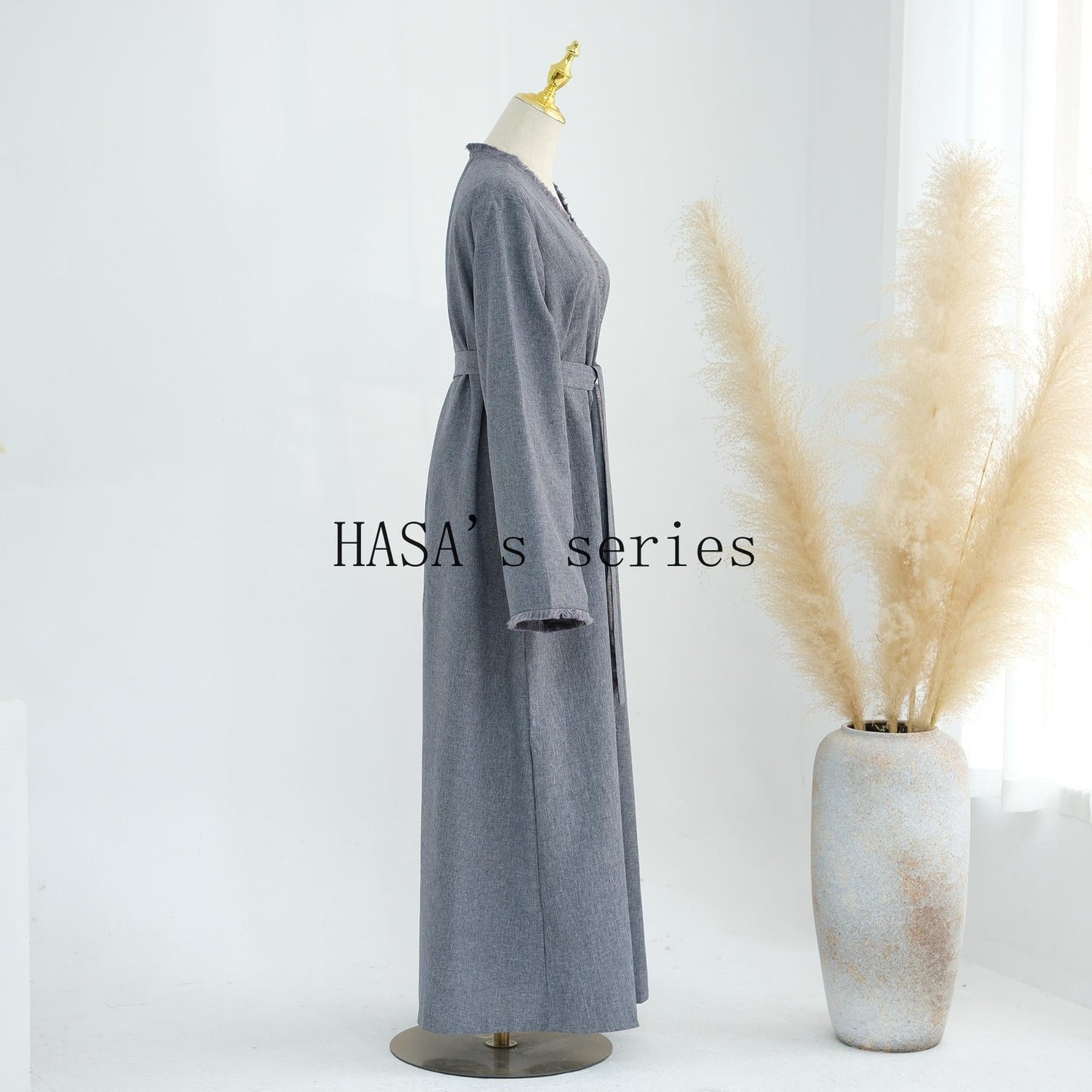 LUMAYA5147 Elegant Long Cardigan Robe with Flowing Tassels, A Loose-fitting, Coat-style Dress.