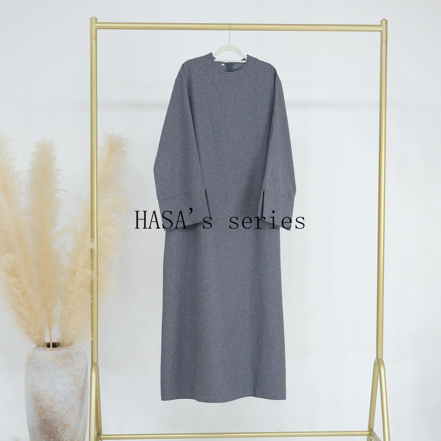 LUMAYA4855 A Solid-colored, Loose-fitting Maxi Dress, Offering Both Comfort and Elegant Style.