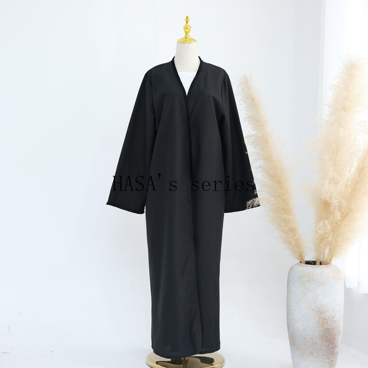 LUMAYA5147 Elegant Long Cardigan Robe with Flowing Tassels, A Loose-fitting, Coat-style Dress.