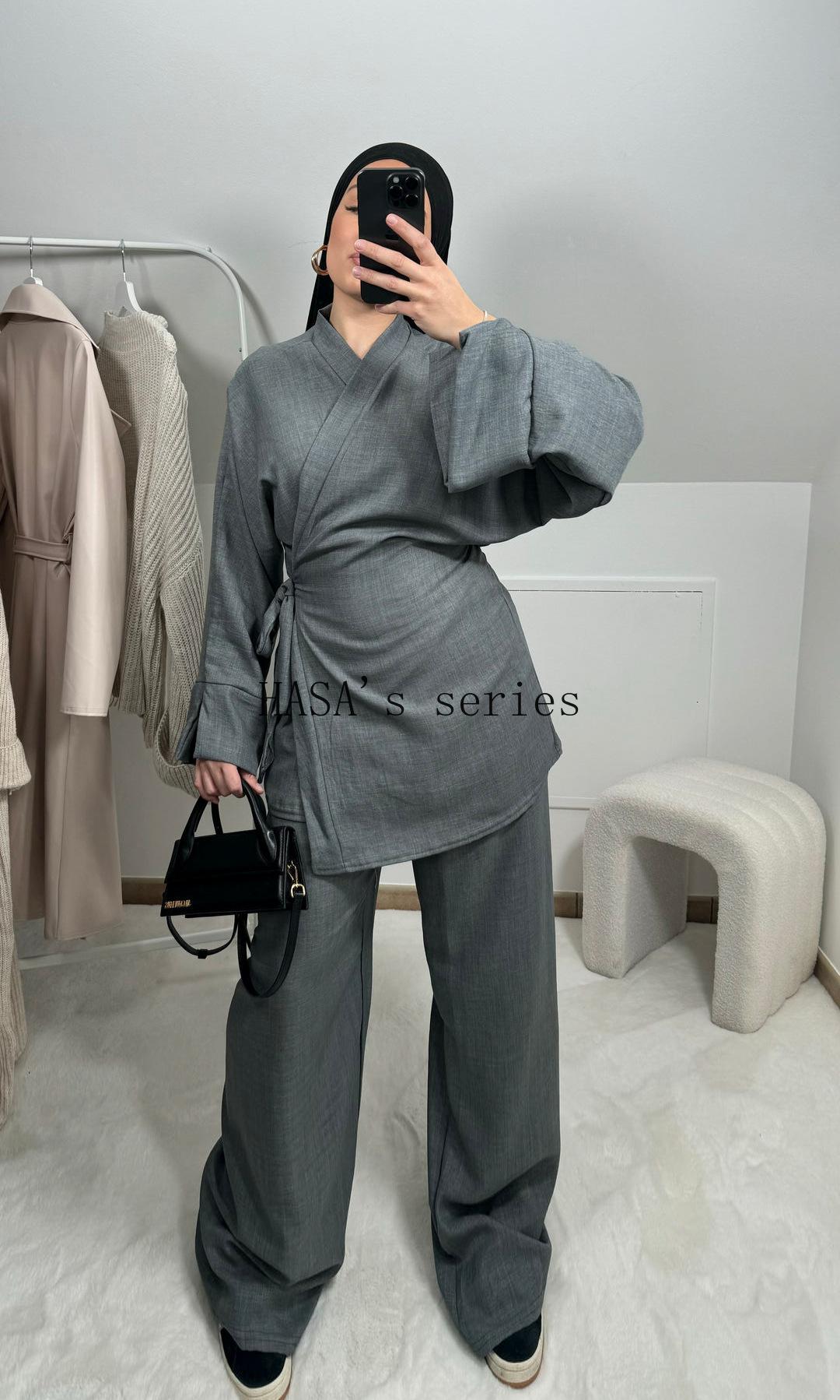 LUMAYA4830 A Simple, Tie-front Top Paired with Wide-leg Pants – A Comfortable Two-piece Set Suitable for Everyday Wear.