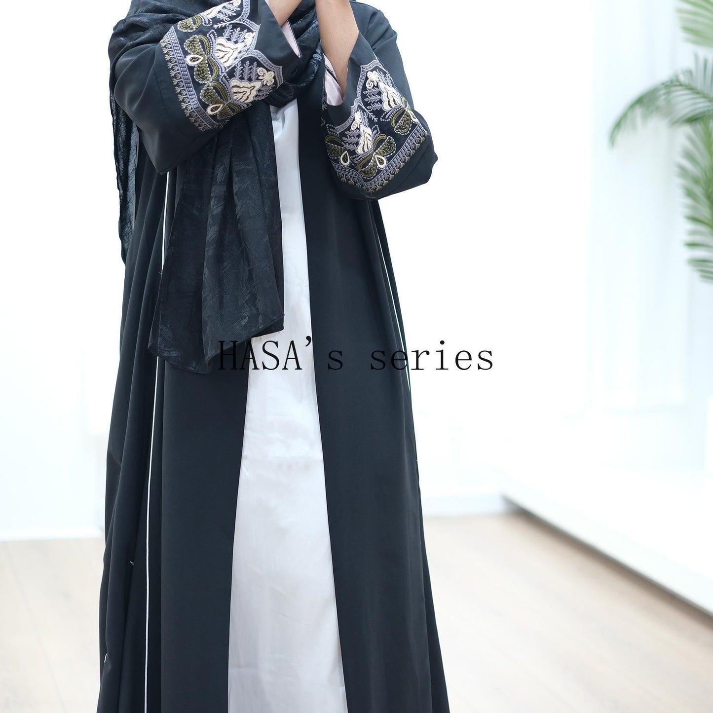 LUMAYA4849 Exquisite Embroidered Open-front Long Robe