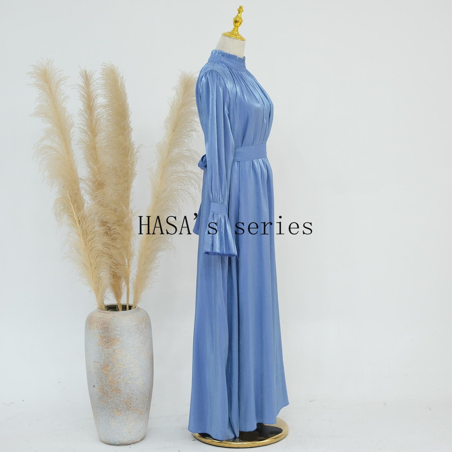 LUMAYA4857 A High-necked, Belted Dress, A Classic Style TLUMAYAt Exudes Elegant CLUMAYArm.
