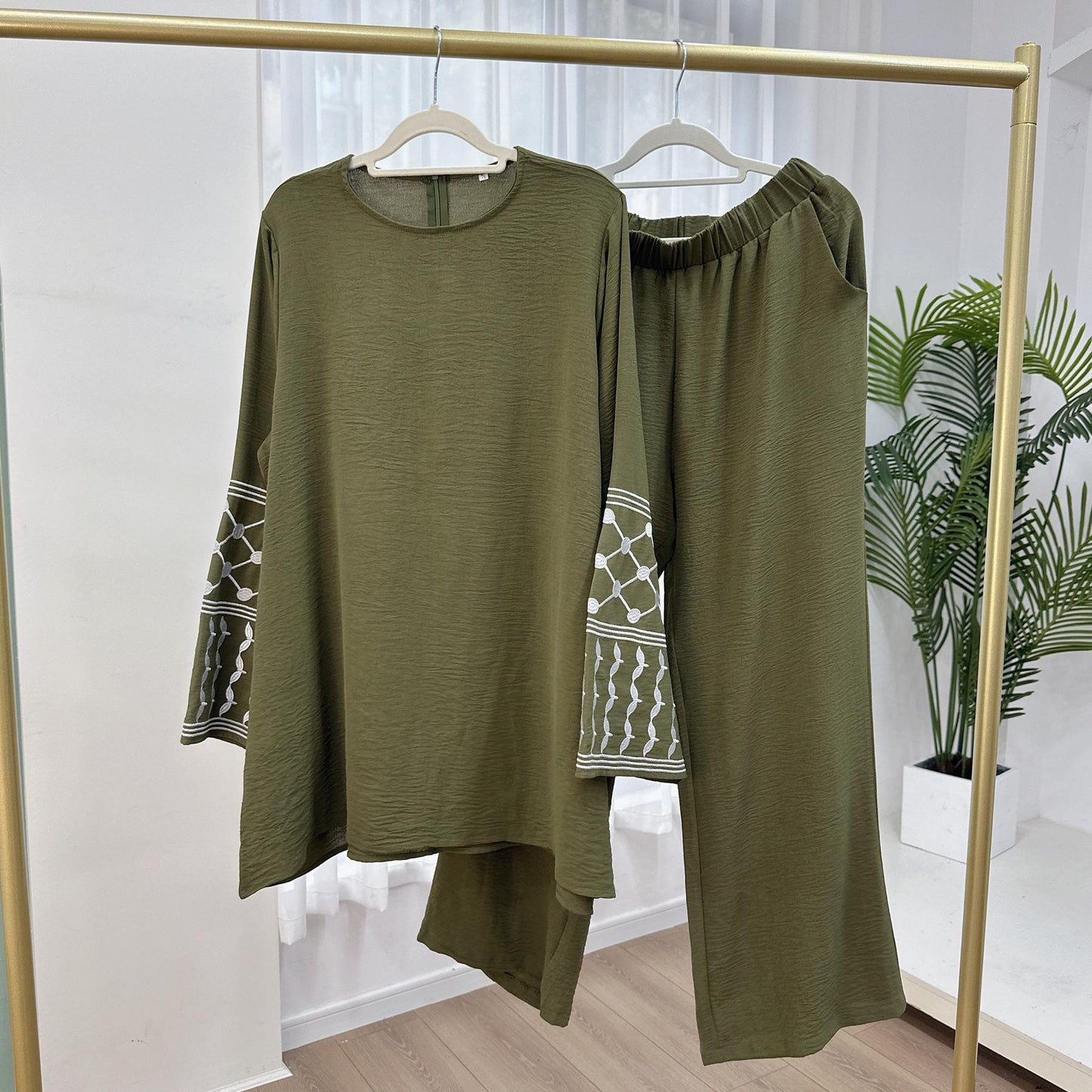 LUMAYA4836 A Two-piece Set Consisting of A Simple Embroidered Top and Loose Wide-leg Pants.
