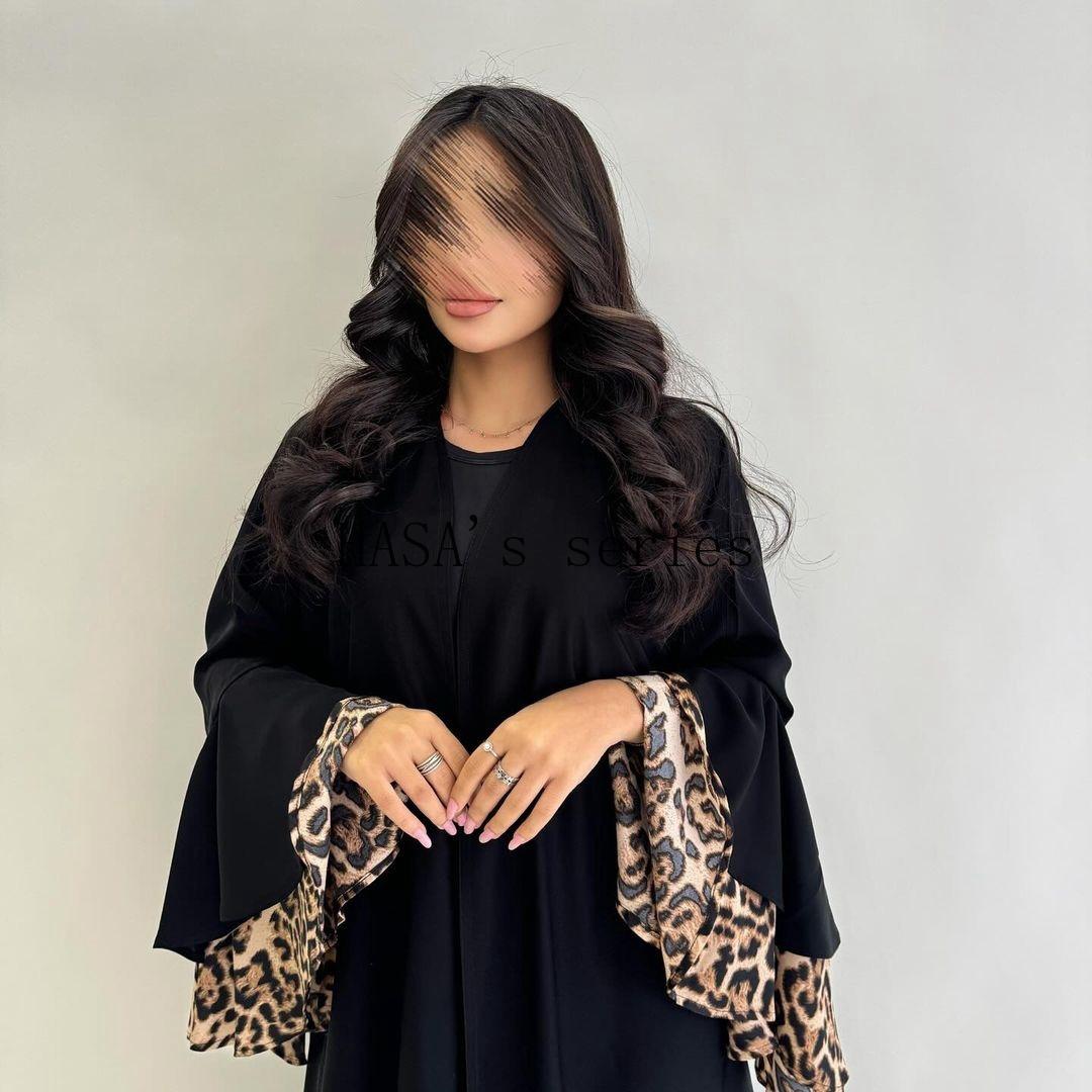 LUMAYA5103 A black robe with leopard print details, a simple and elegant cardigan-style dress.