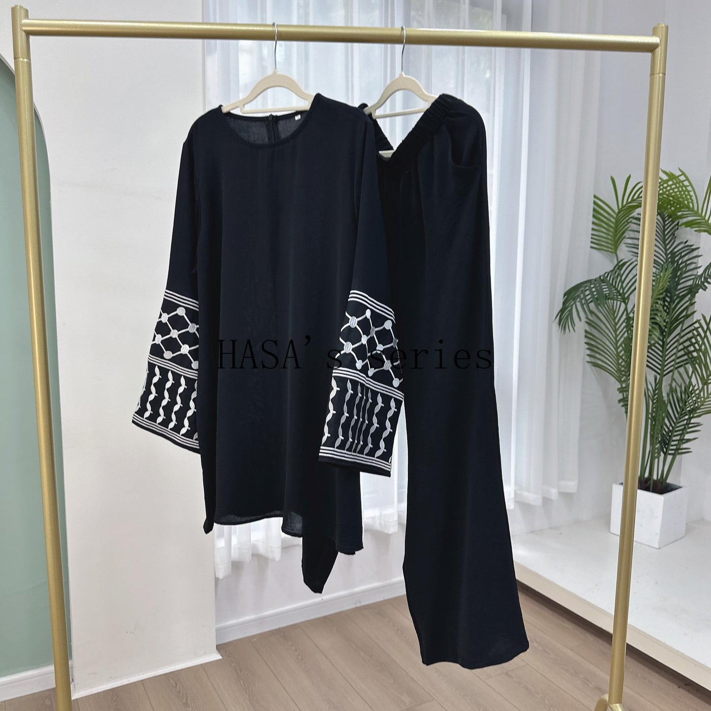 LUMAYA4836 A Two-piece Set Consisting of A Simple Embroidered Top and Loose Wide-leg Pants.