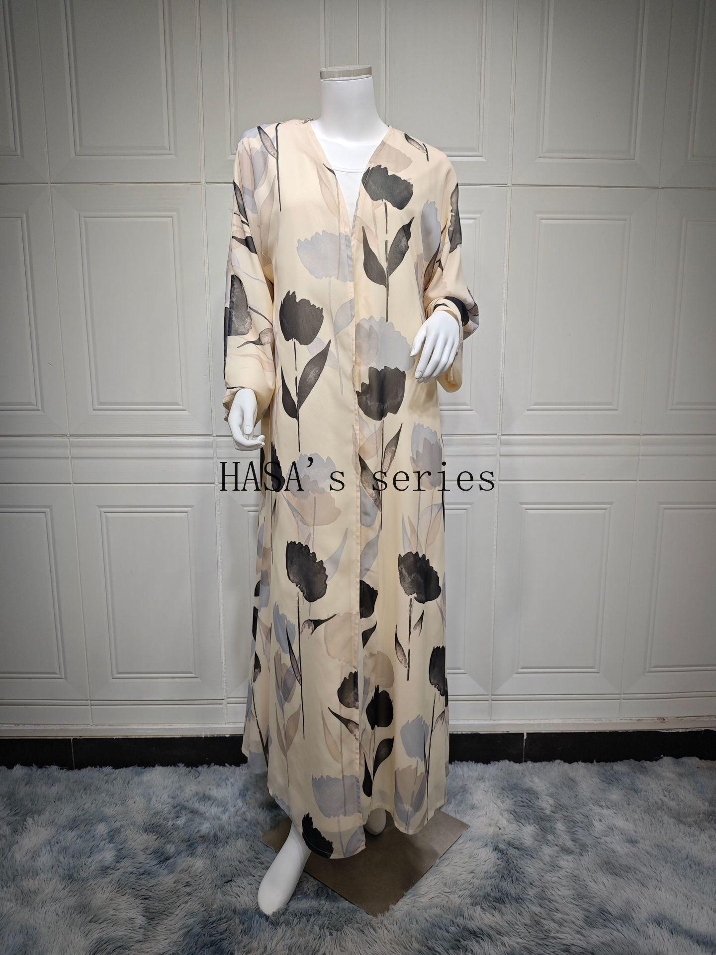 LUMAYA5092 A flowing, feminine floral-patterned robe, a loose-fitting printed cardigan-style dress paired with a headscarf.