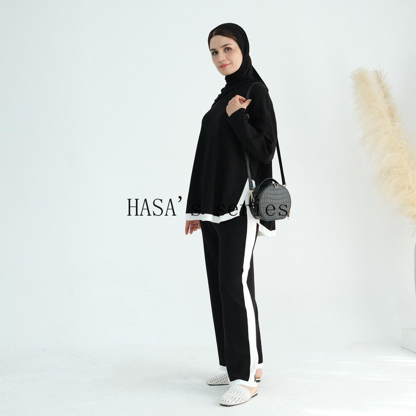 LUMAYA5149 Simple and elegant knitted set, featuring a loose-fitting, thick, long-sleeved two-piece design.