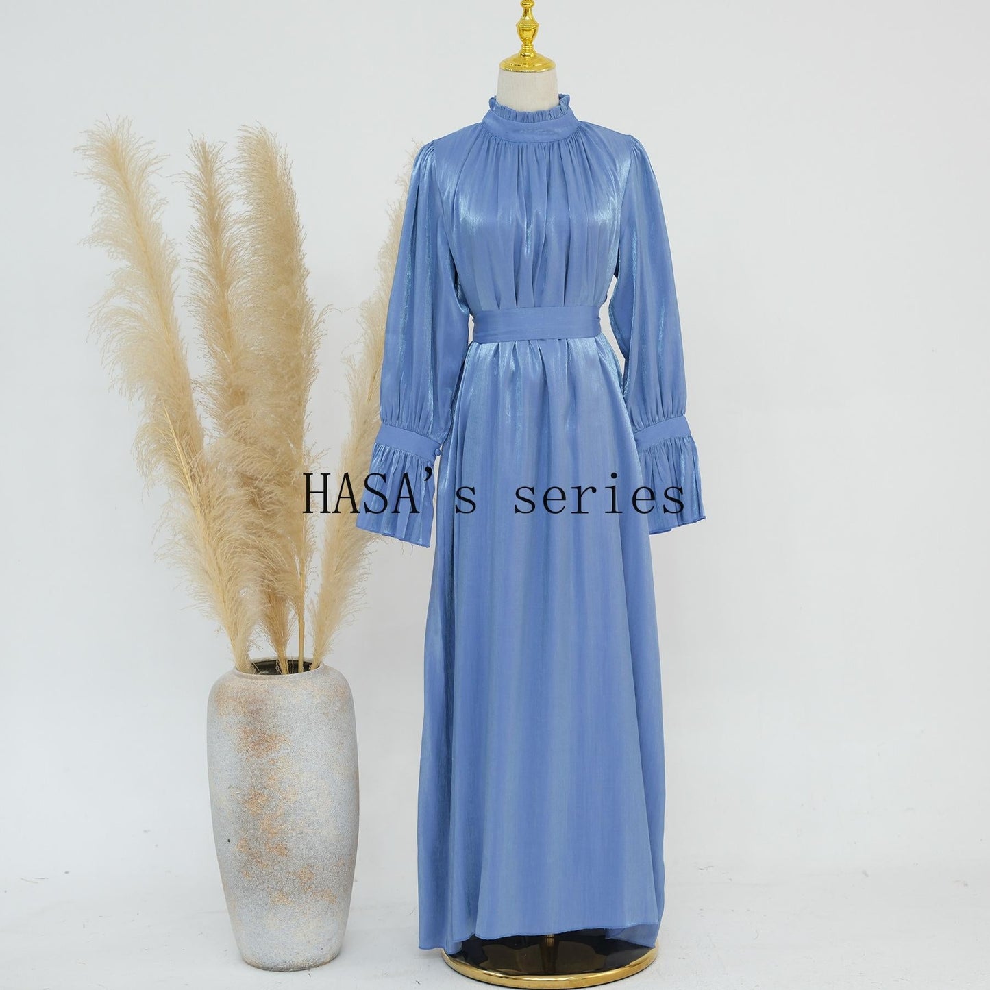 LUMAYA4857 A High-necked, Belted Dress, A Classic Style TLUMAYAt Exudes Elegant CLUMAYArm.