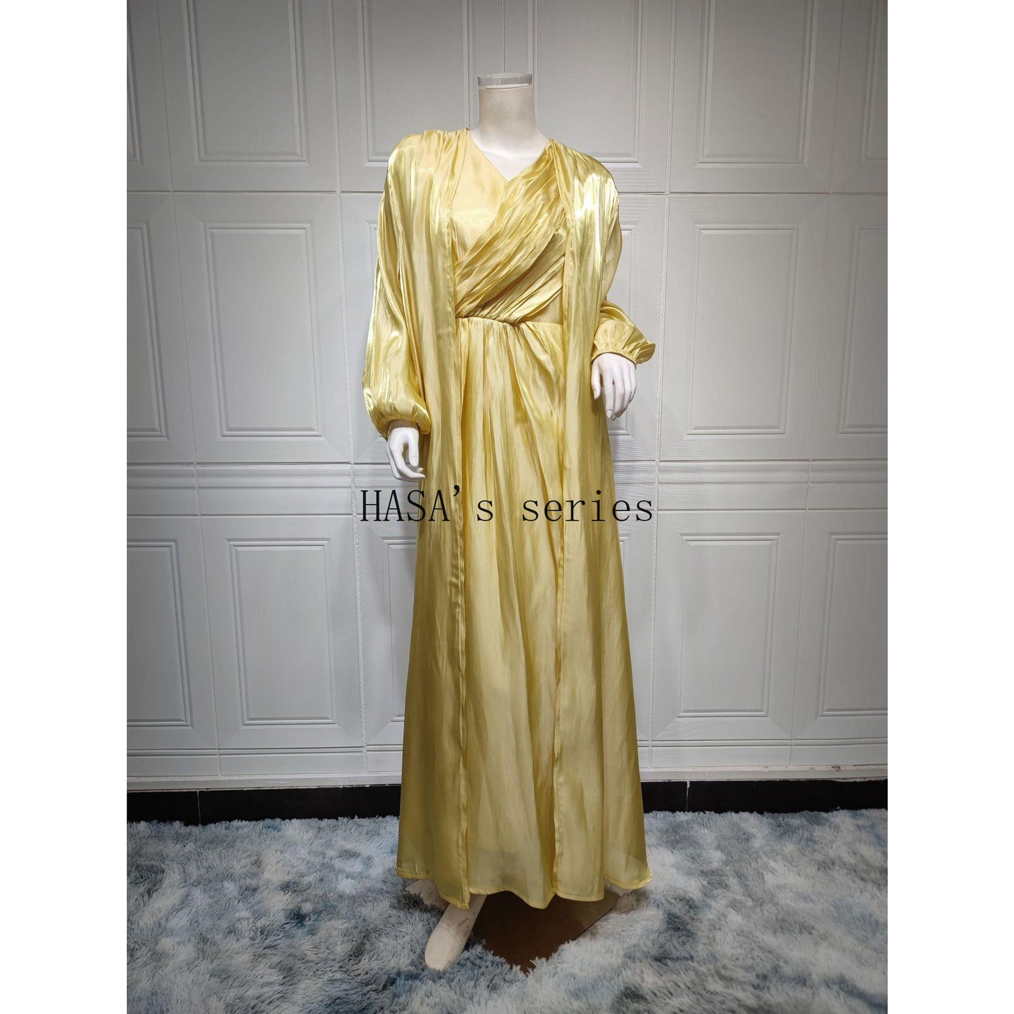 LUMAYA5094 Simple yet elegant and lustrous silk suit, featuring an elegantly pleated two-piece dress design.