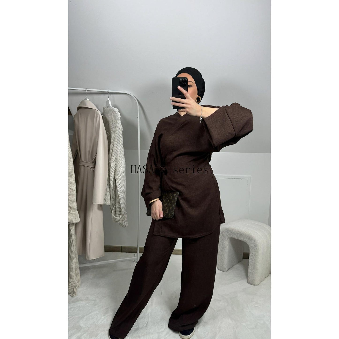 LUMAYA4830 A Simple, Tie-front Top Paired with Wide-leg Pants – A Comfortable Two-piece Set Suitable for Everyday Wear.