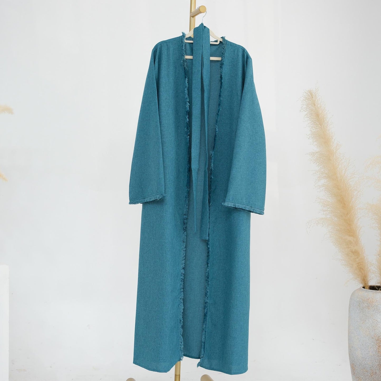 LUMAYA5147 Elegant Long Cardigan Robe with Flowing Tassels, A Loose-fitting, Coat-style Dress.