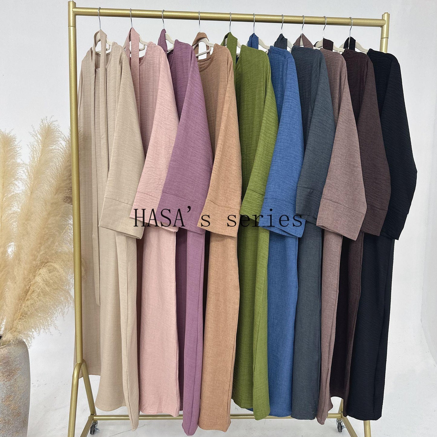 LUMAYA4848 A simple, waist-cinching spring/summer dress with a relaxed, long design.