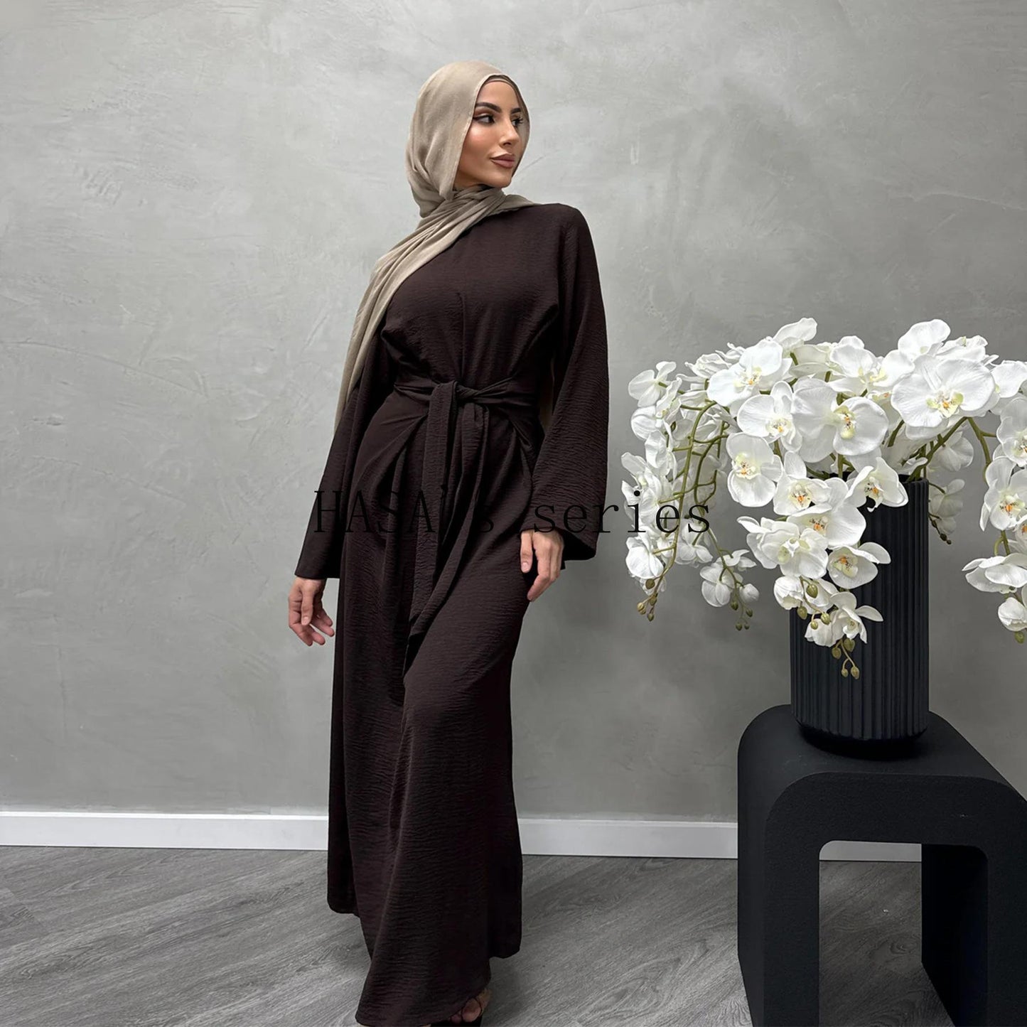 LUMAYA4828 An Elegant Dress with A Soft, Tie-up Design and A Naturally Flowing, Long Silhouette.