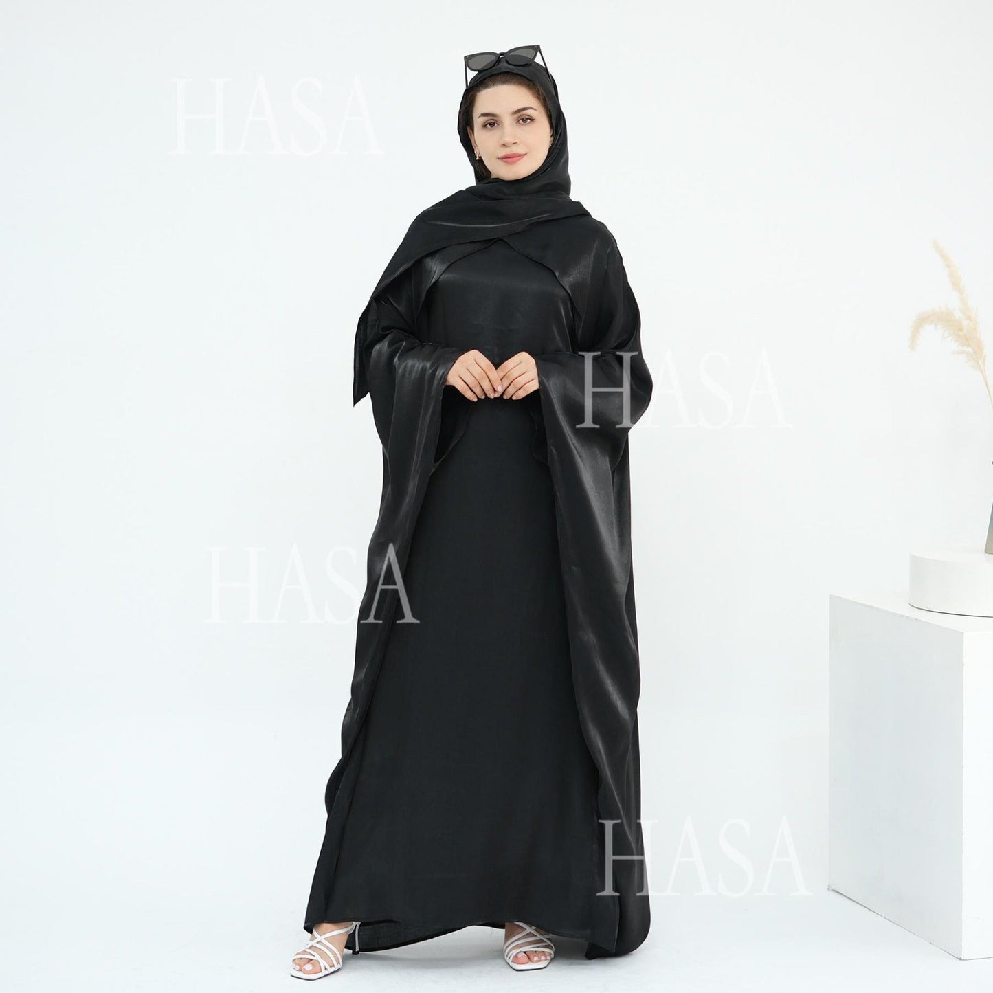 LM6584 Solid Color Beaded Loose Elegant Robe Dress