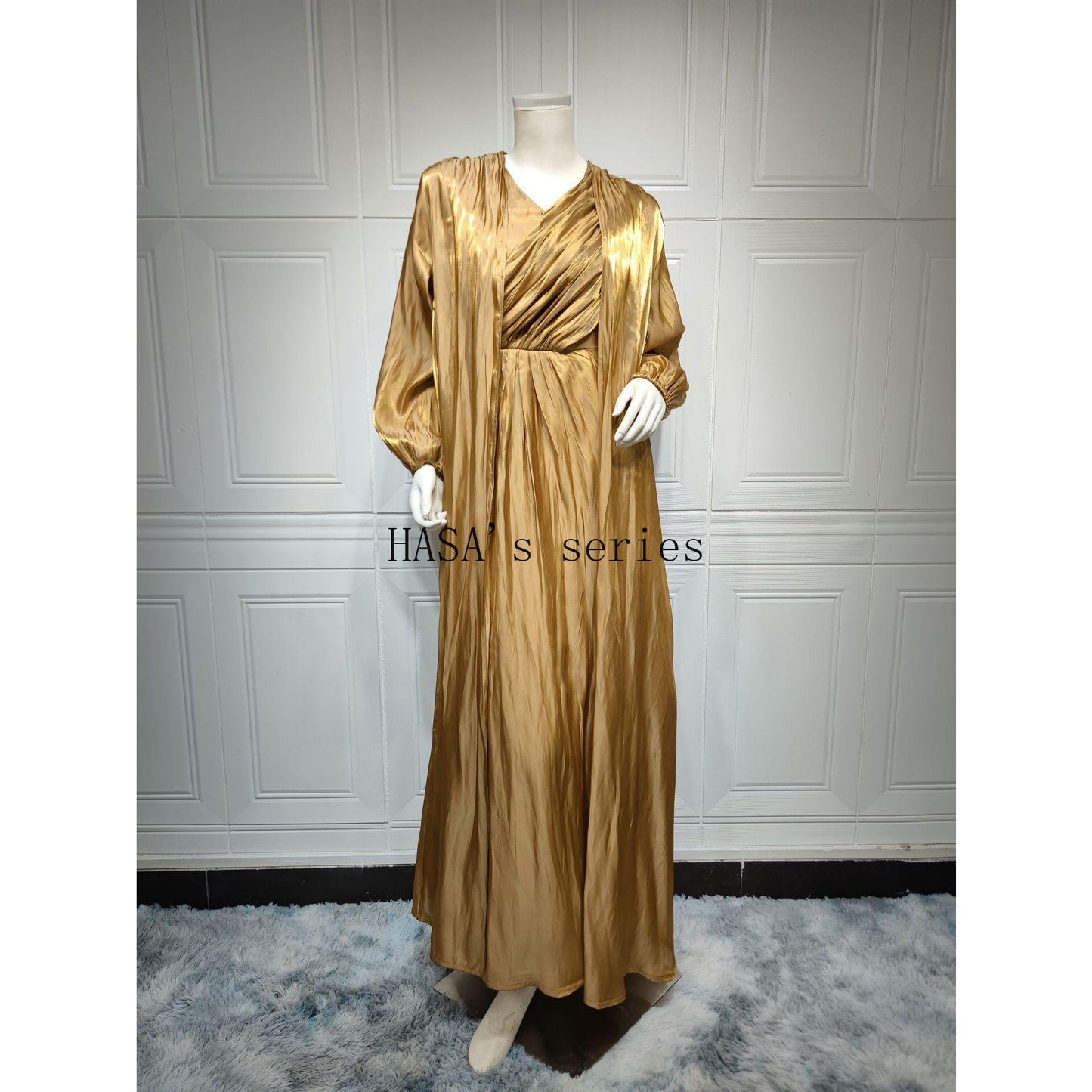 LUMAYA5094 Simple yet elegant and lustrous silk suit, featuring an elegantly pleated two-piece dress design.