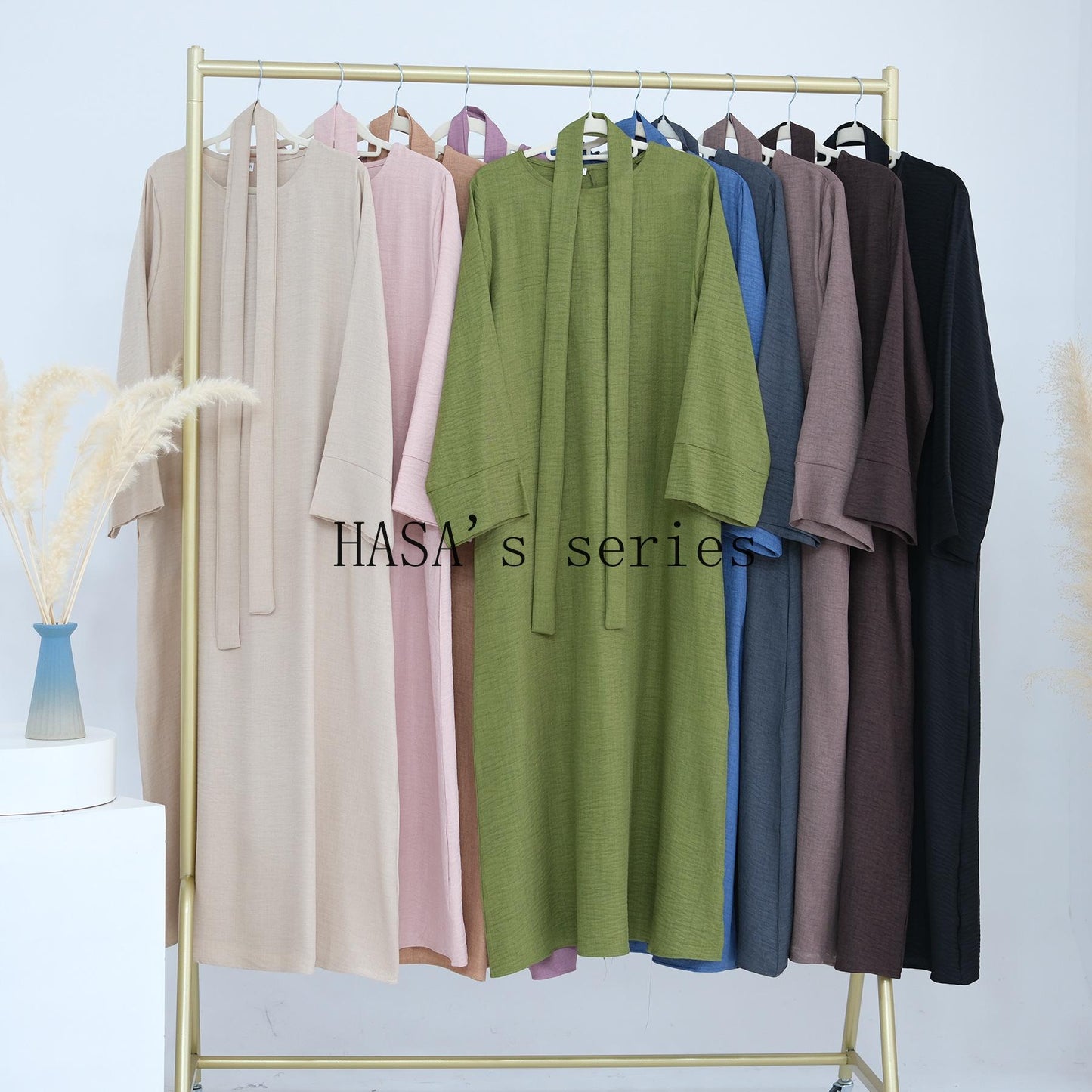LUMAYA4848 A simple, waist-cinching spring/summer dress with a relaxed, long design.