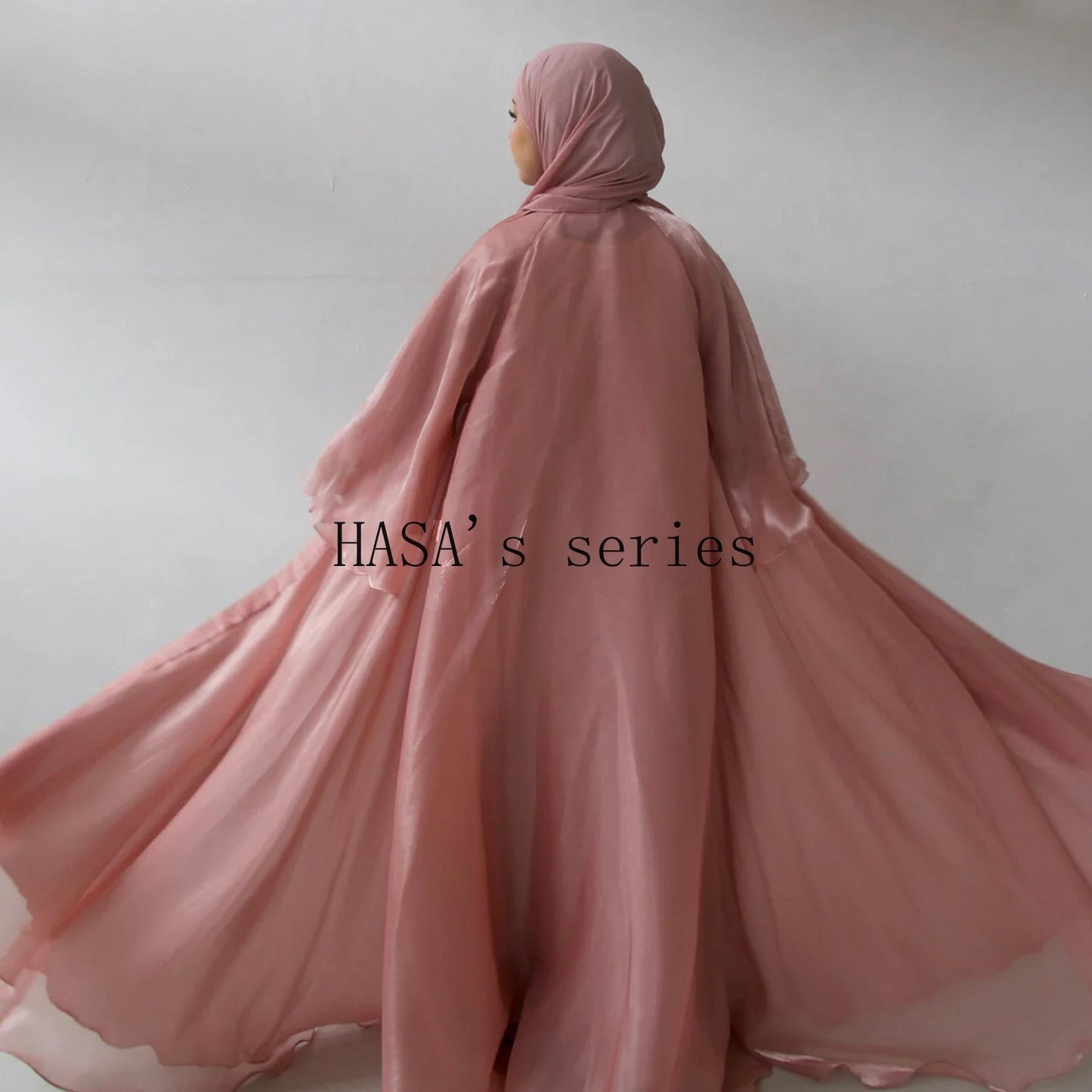 LUMAYA4850 A Double-sided Robe TLUMAYAt Combines Elegant Appearance with Practicality.