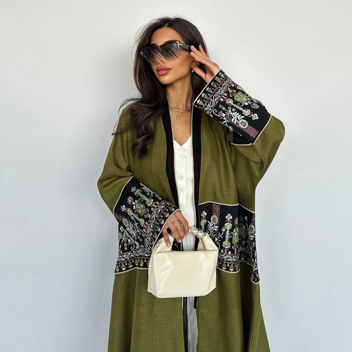 LUMAYA5102 Simple Embroidered Long Robe/jacket with A Loose and Comfortable Open-front Design.