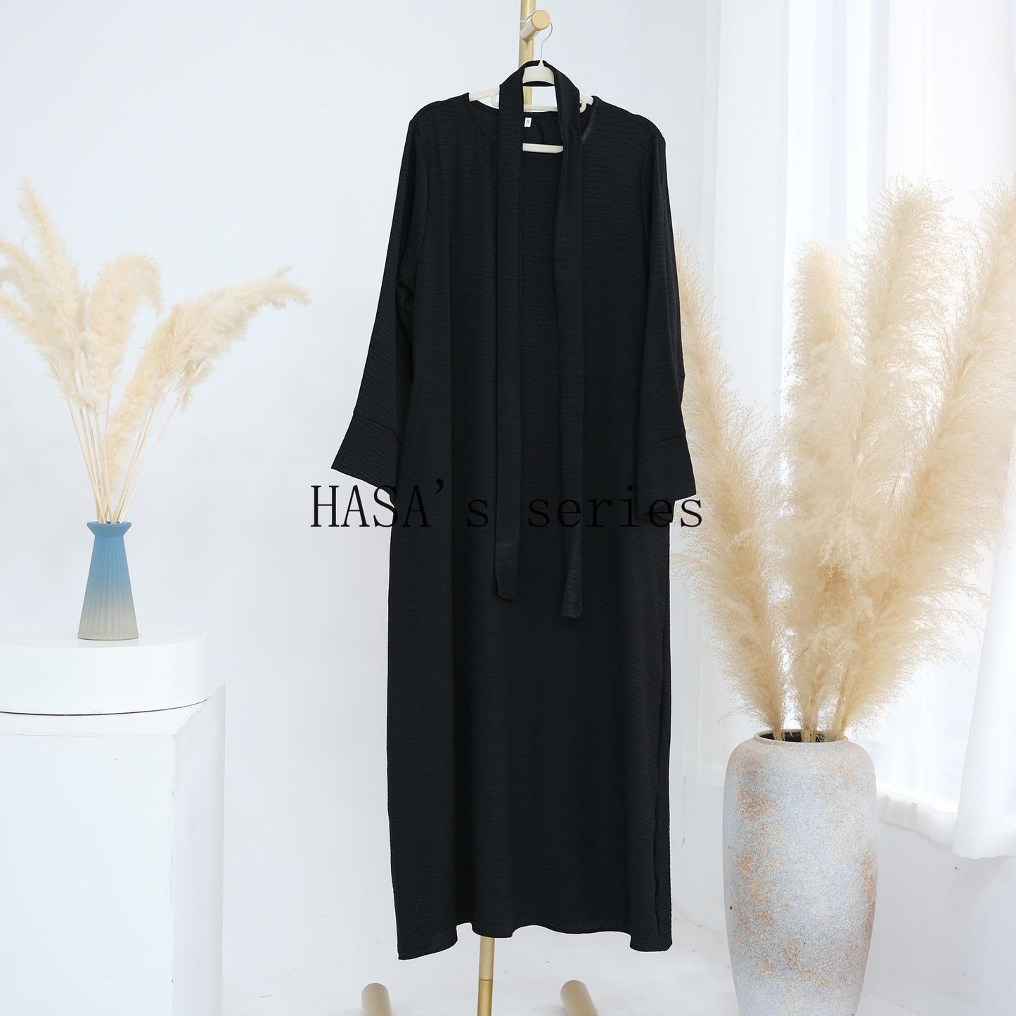 LUMAYA4848 A simple, waist-cinching spring/summer dress with a relaxed, long design.