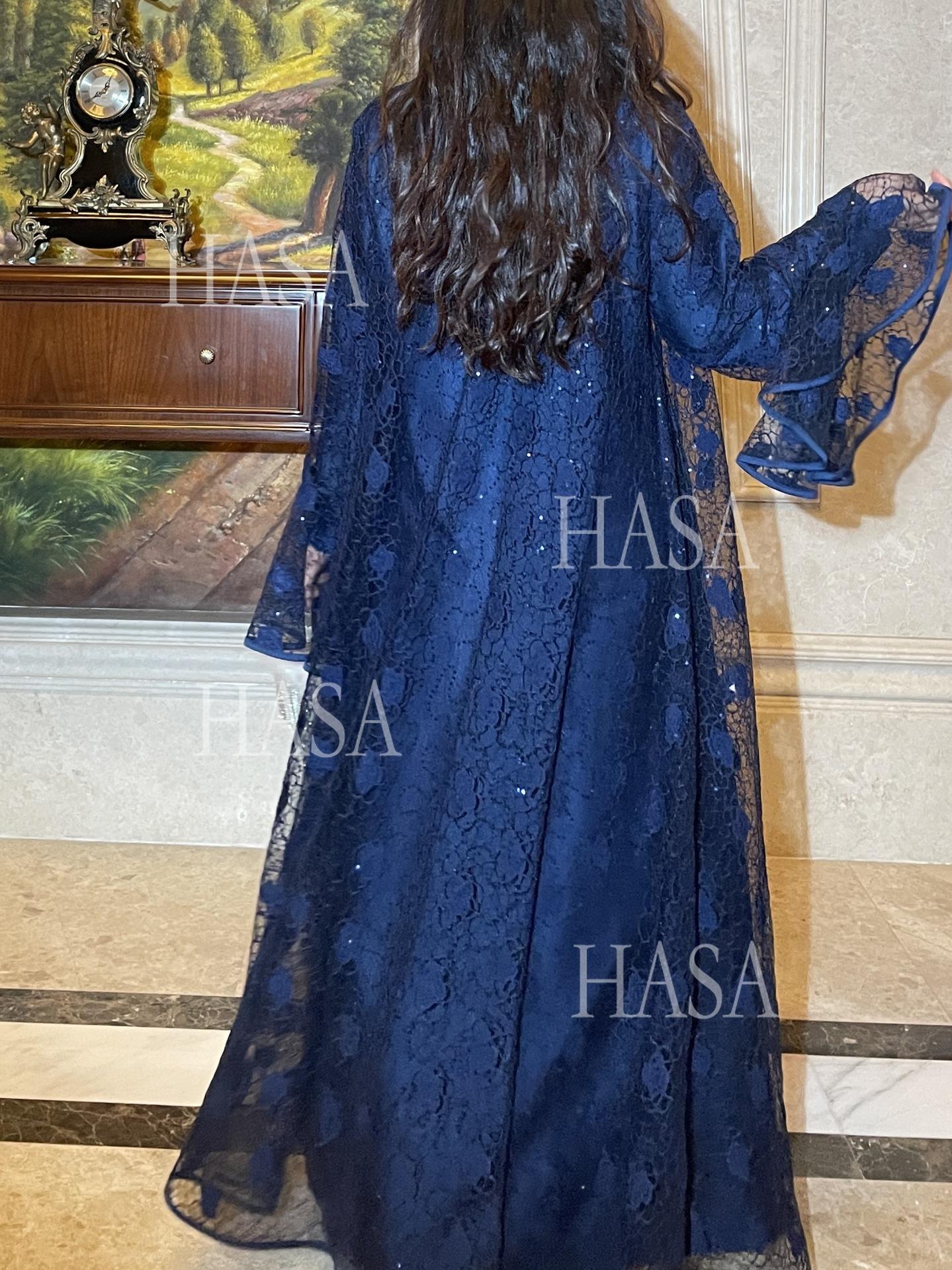 LUMAYA6488 Two-piece long dress with flared sleeves and lace sequined cape