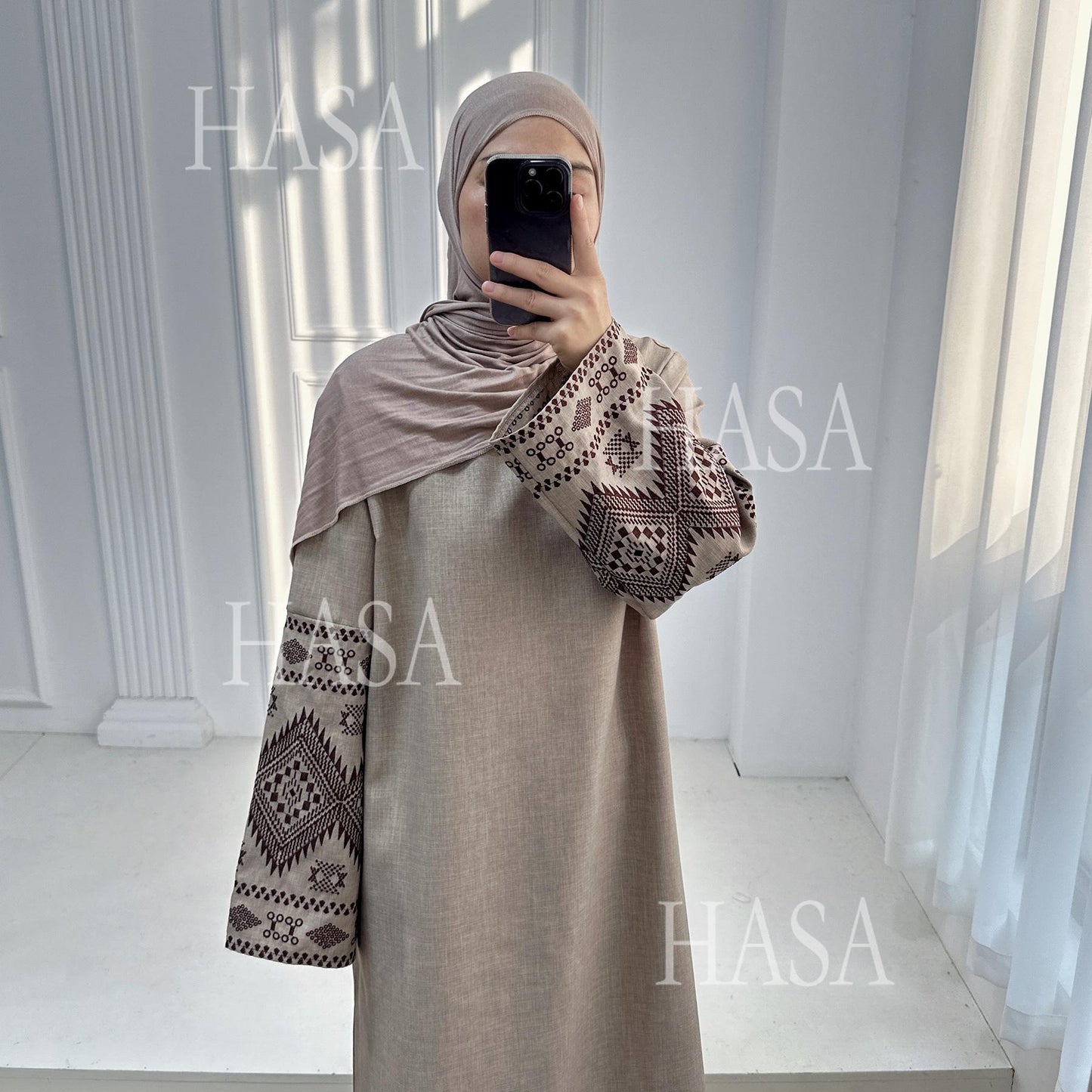 LUMAYA6533 Long robe with wide sleeves and exquisite embroidery