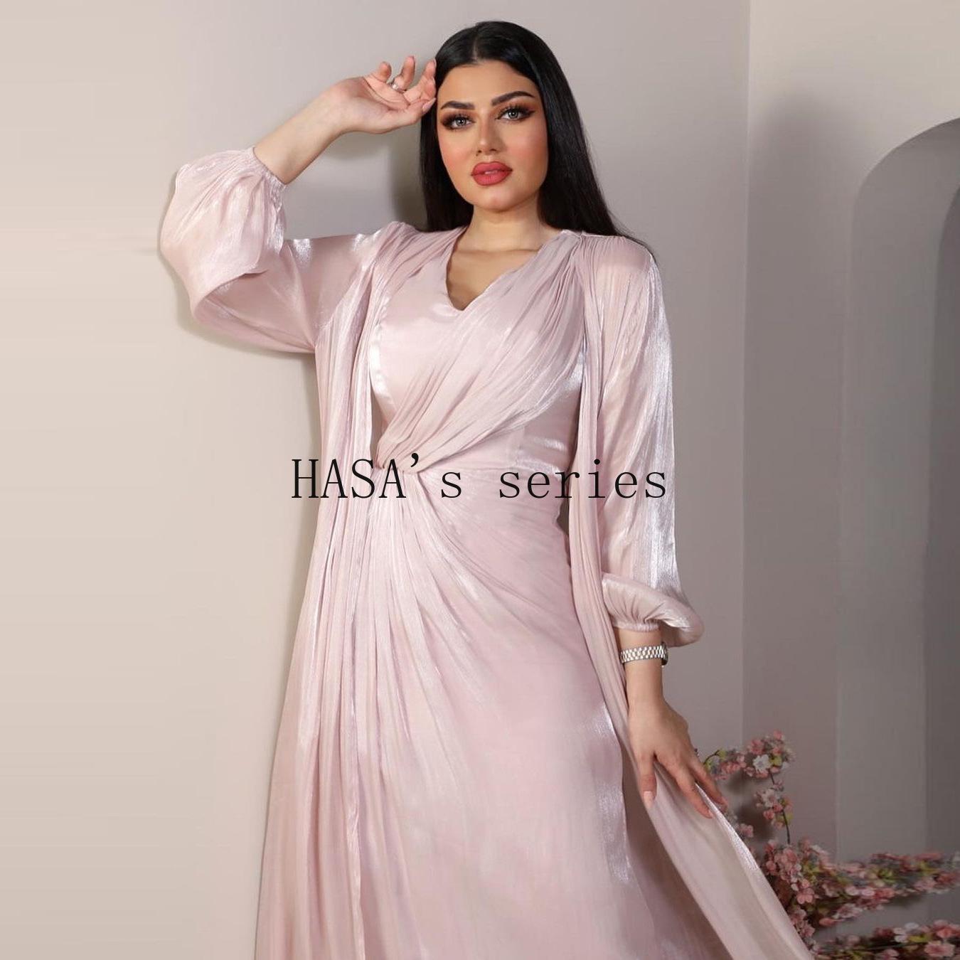 LUMAYA5094 Simple yet elegant and lustrous silk suit, featuring an elegantly pleated two-piece dress design.