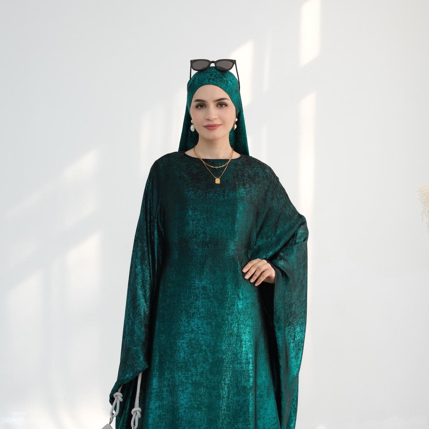 LUMAYA5878 A Glossy Dress TLUMAYAt Combines Softness and Fluidity
