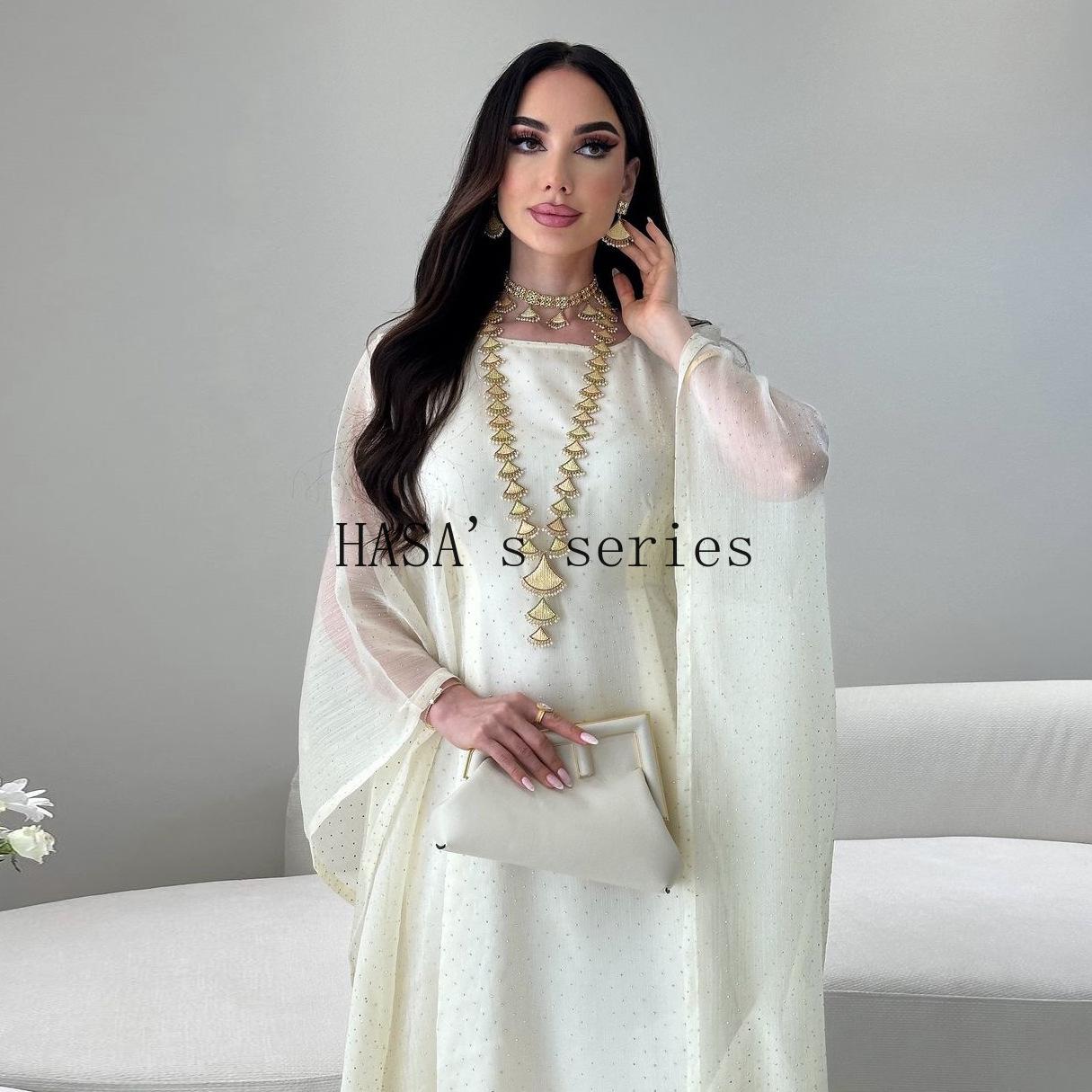 LUMAYA5105 Simple and Soft Long-sleeved Pullover Dress with A Waist-length Design, in A Solid Color for Everyday Wear.