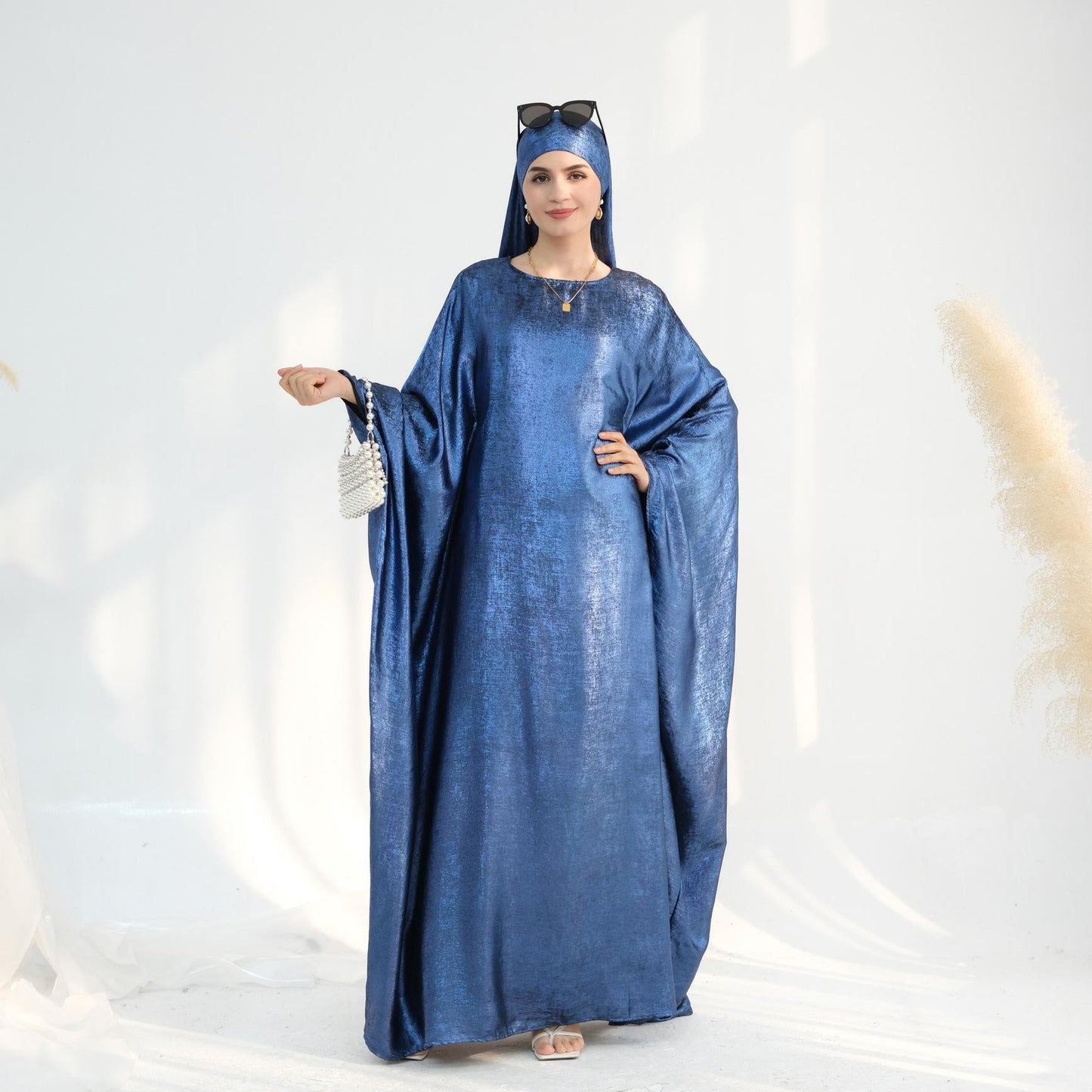 LUMAYA5878 A Glossy Dress TLUMAYAt Combines Softness and Fluidity