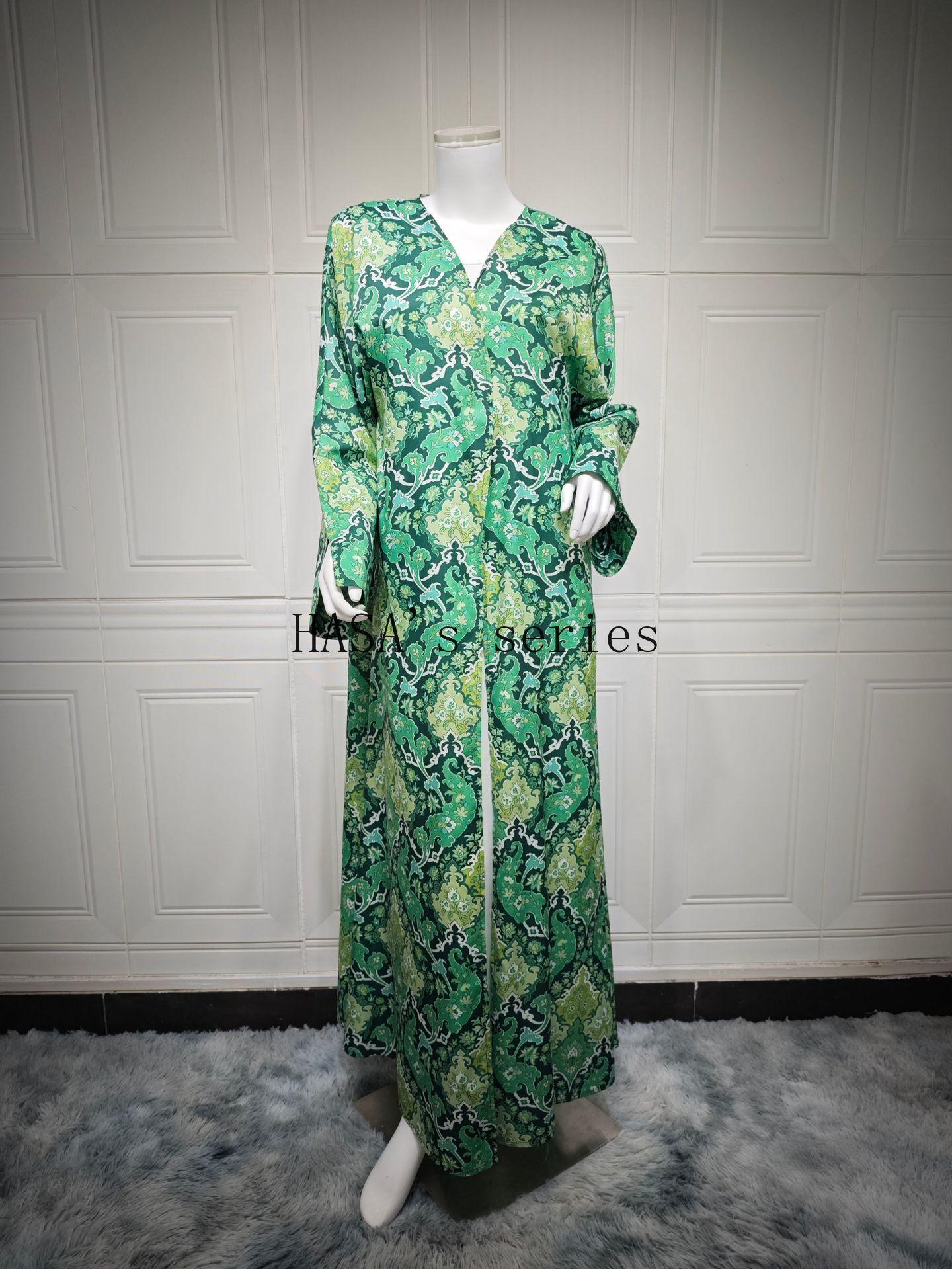 LUMAYA5088 A Stylish Two-piece Set Featuring A Snake Print Pattern, with A Loose, SLUMAYAwl-style Outer Layer and A Matching Headscarf Design.
