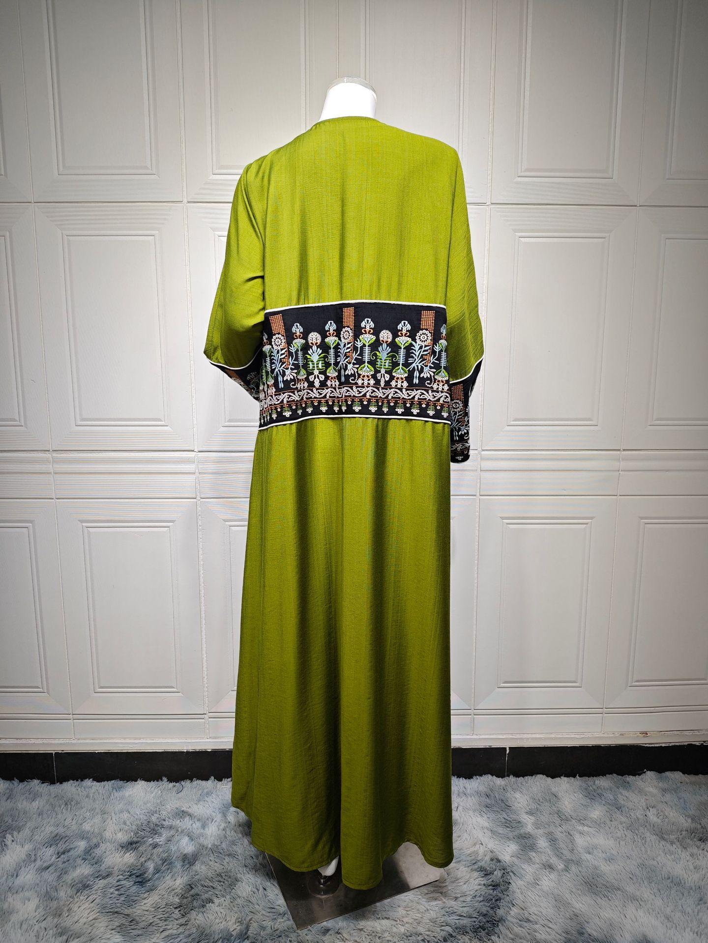 LUMAYA5102 Simple Embroidered Long Robe/jacket with A Loose and Comfortable Open-front Design.