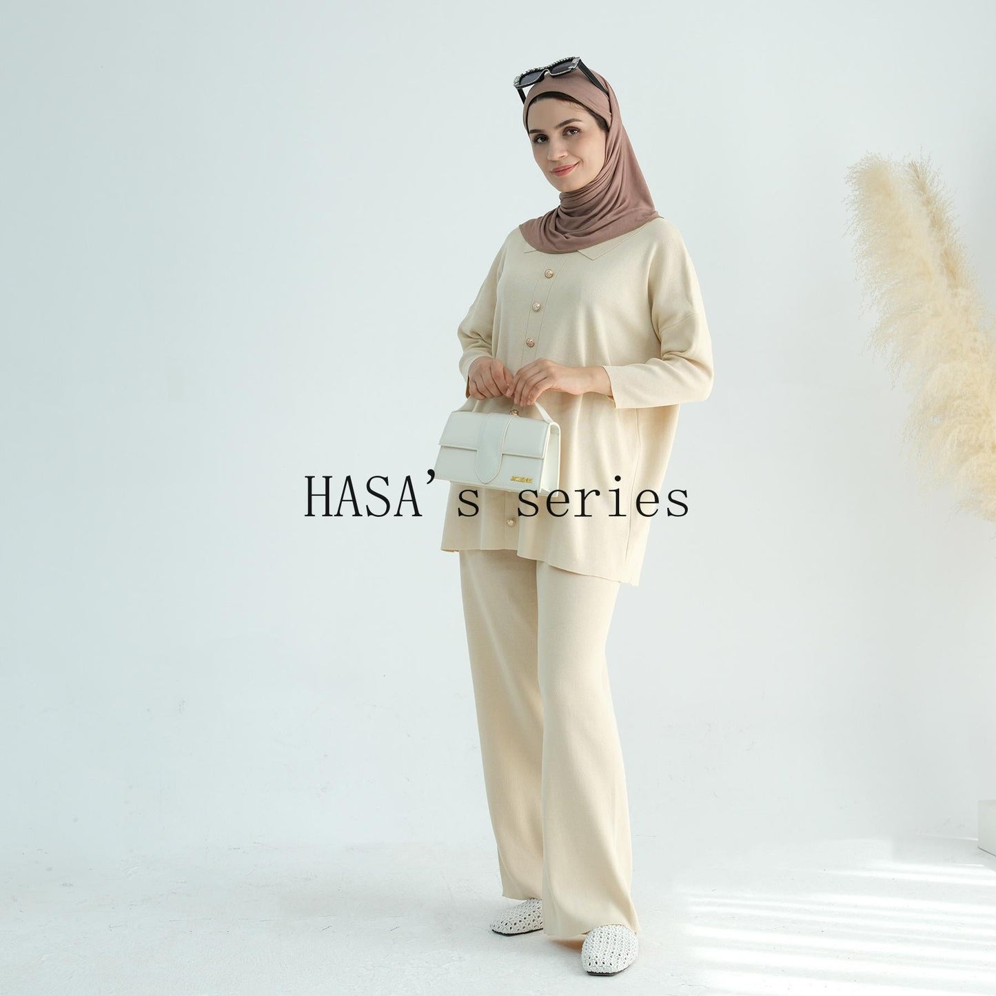 LUMAYA5100 Simple and stylish knitted two-piece set, featuring a thickened long-sleeved top and wide-leg pants.