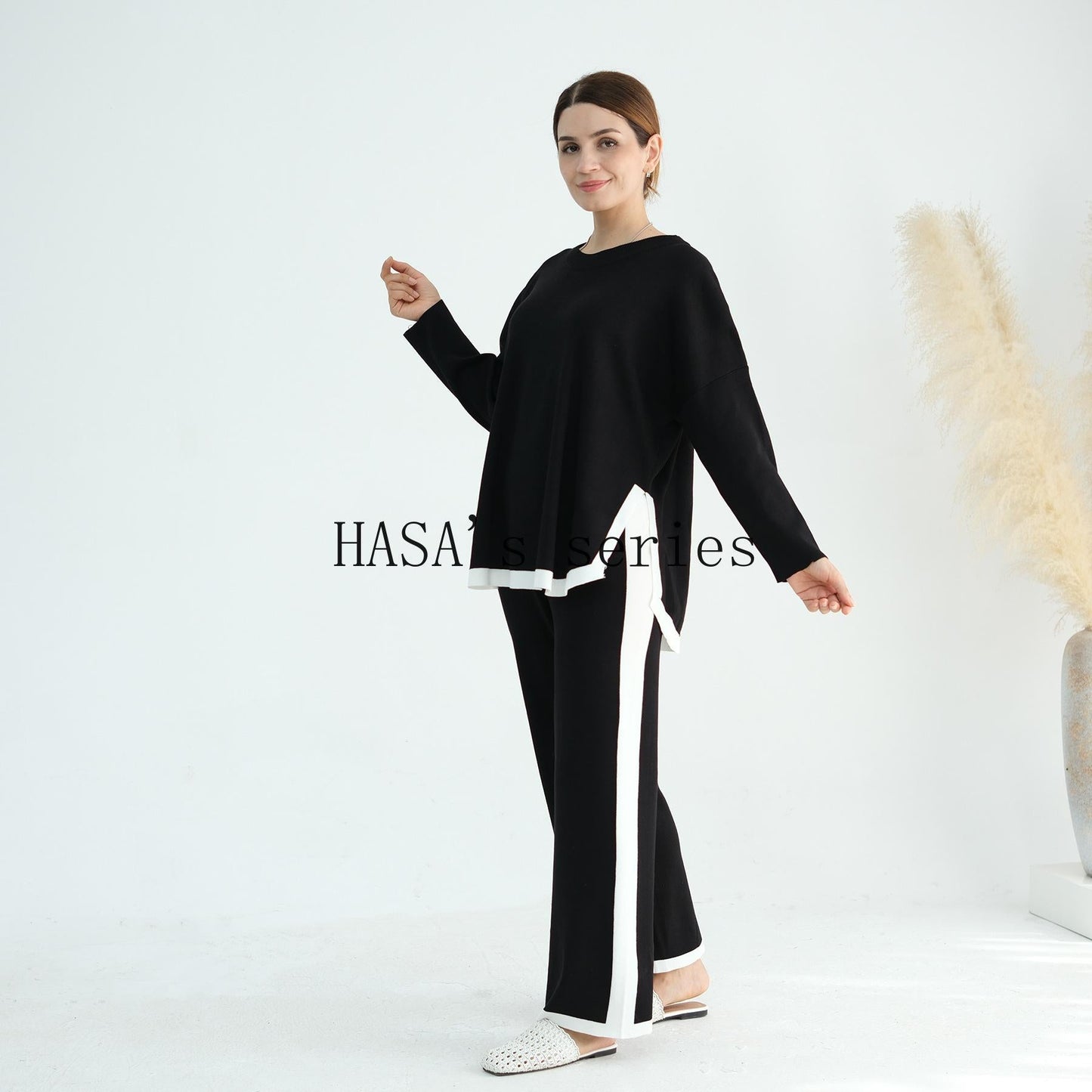 LUMAYA5149 Simple and elegant knitted set, featuring a loose-fitting, thick, long-sleeved two-piece design.