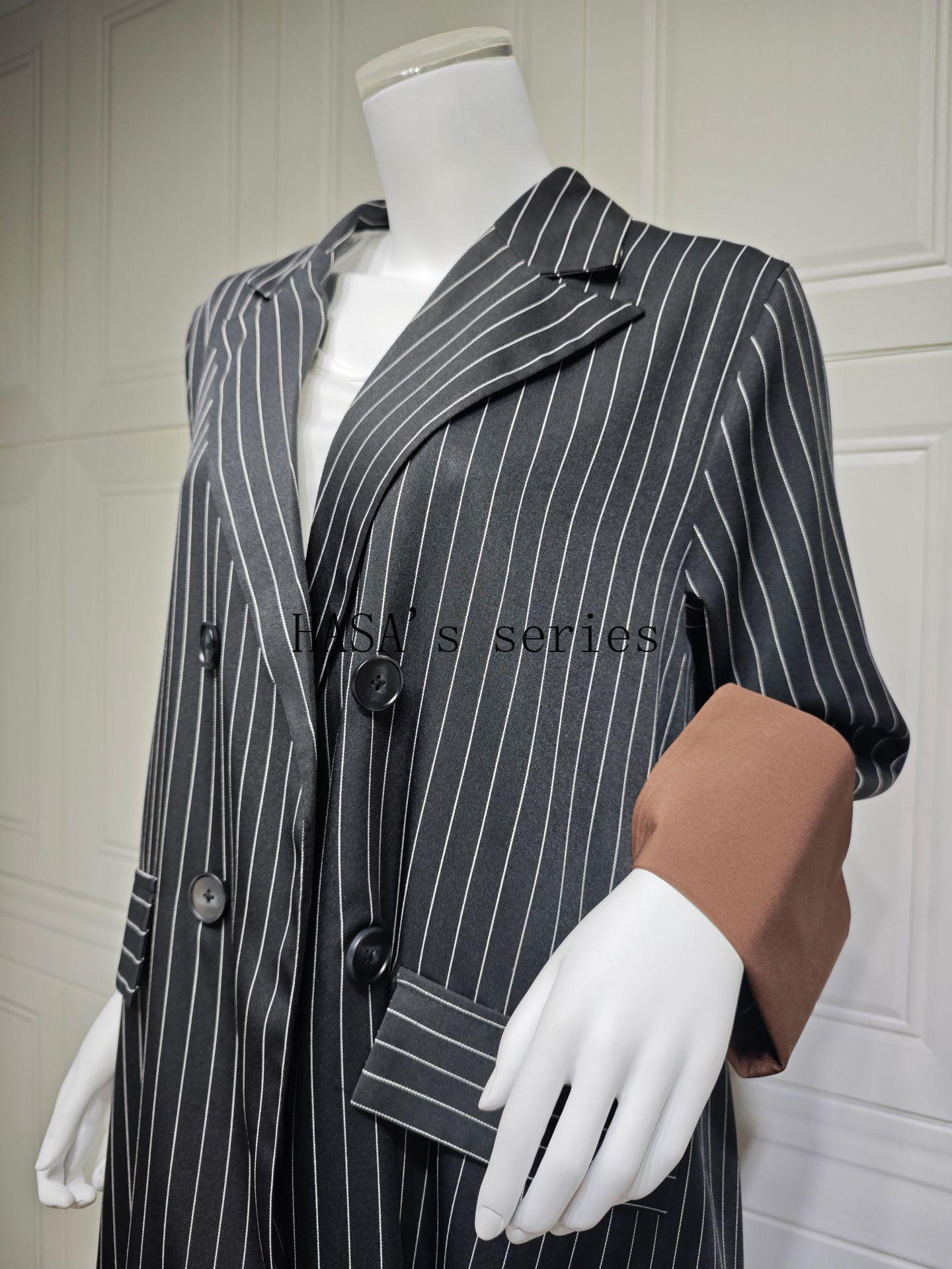 LUMAYA5101 Double-breasted, Pinstriped, Long Coat-style Robe with A Loose and Elegant Dress Design.