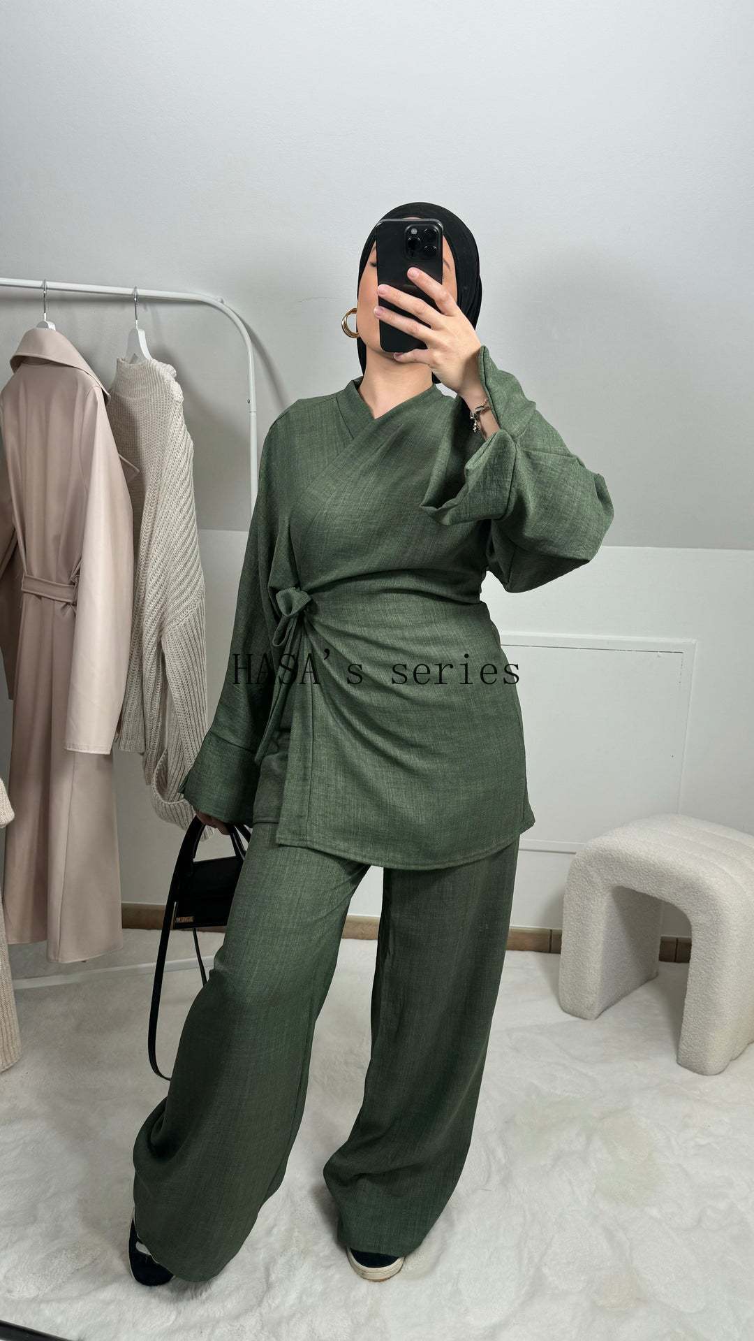 LUMAYA4830 A Simple, Tie-front Top Paired with Wide-leg Pants – A Comfortable Two-piece Set Suitable for Everyday Wear.