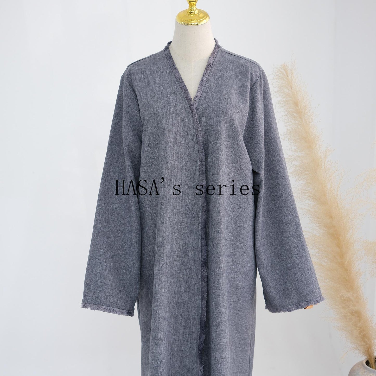 LUMAYA5147 Elegant Long Cardigan Robe with Flowing Tassels, A Loose-fitting, Coat-style Dress.