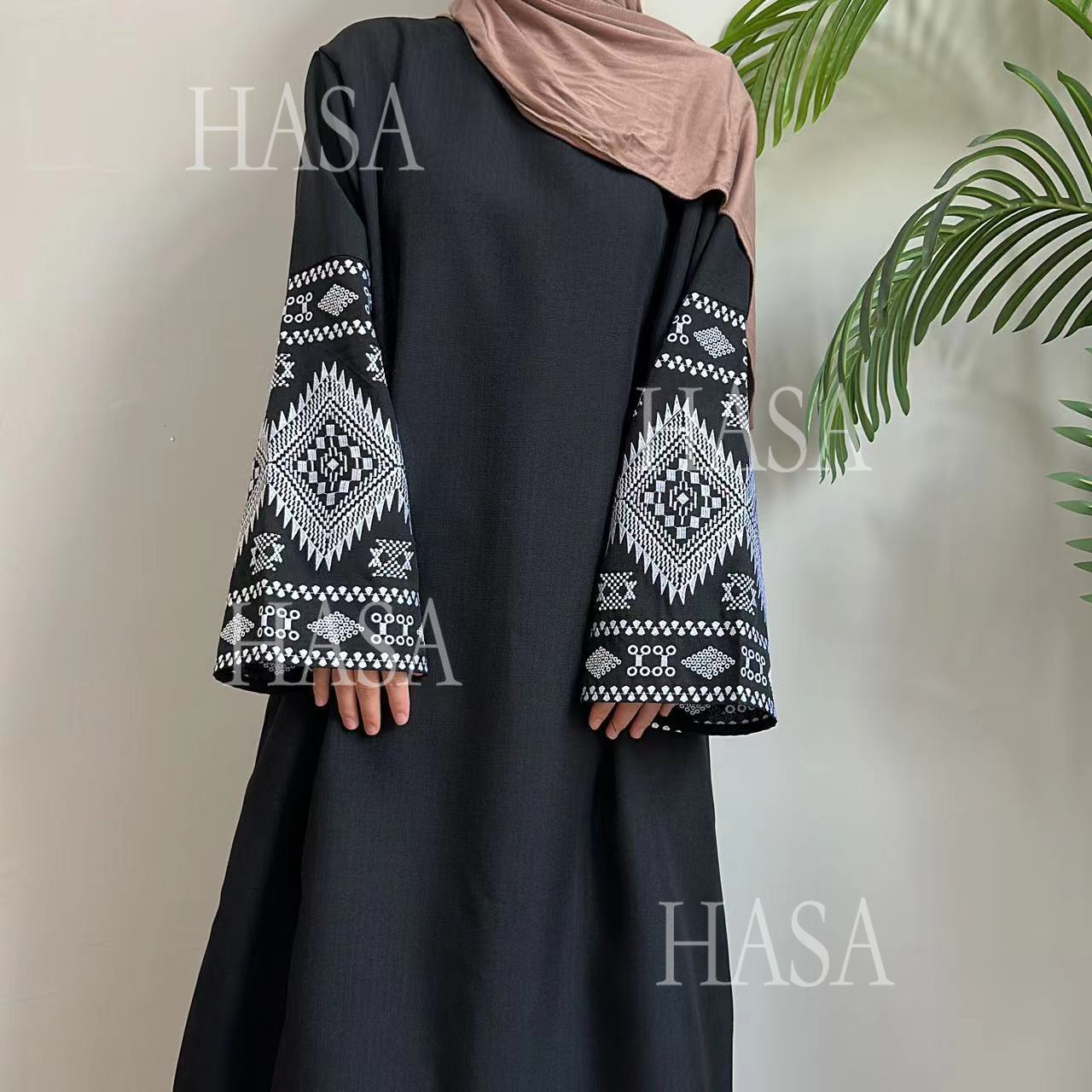 LUMAYA6533 Long robe with wide sleeves and exquisite embroidery