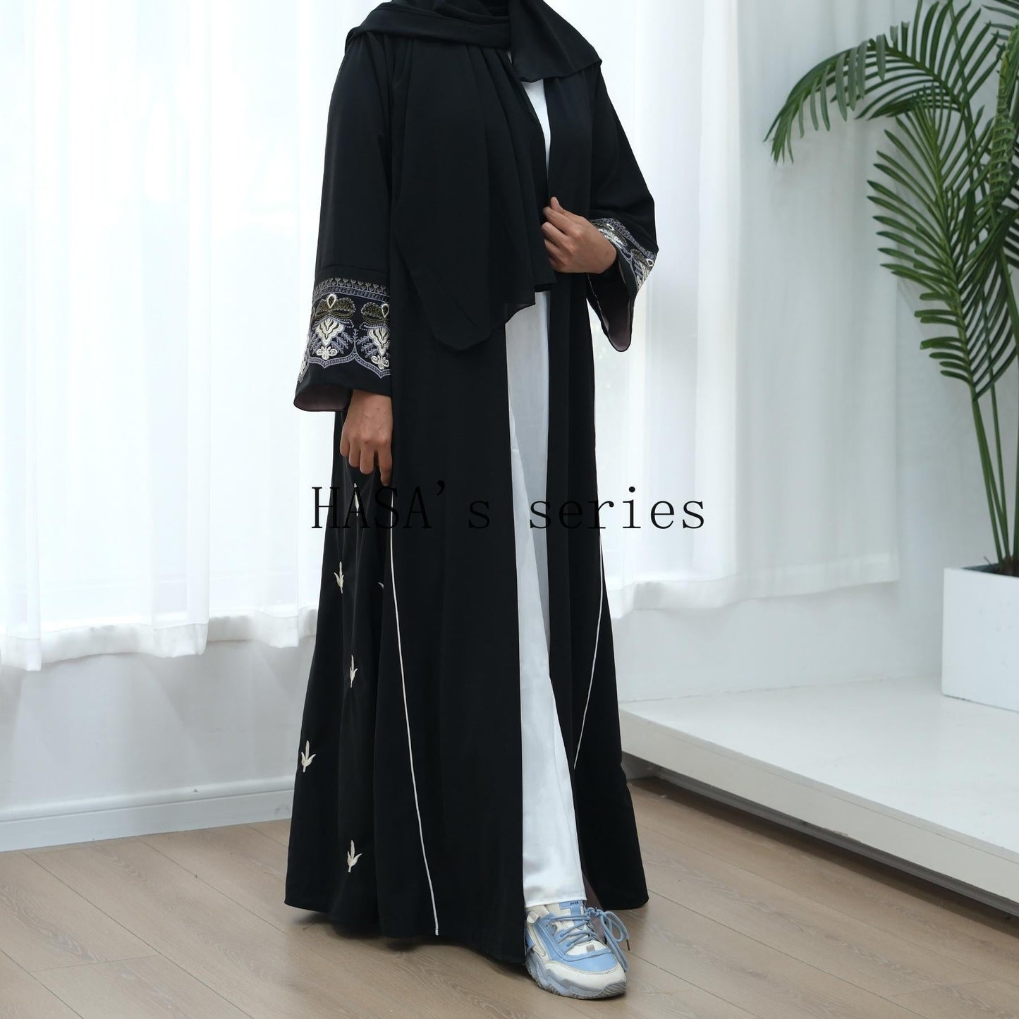 LUMAYA4849 Exquisite Embroidered Open-front Long Robe