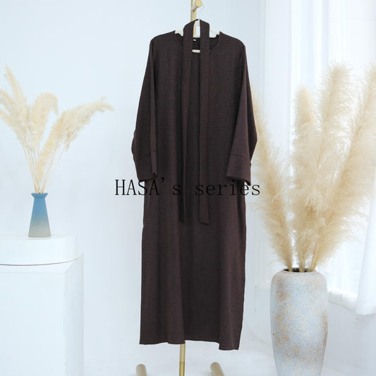 LUMAYA4848 A simple, waist-cinching spring/summer dress with a relaxed, long design.