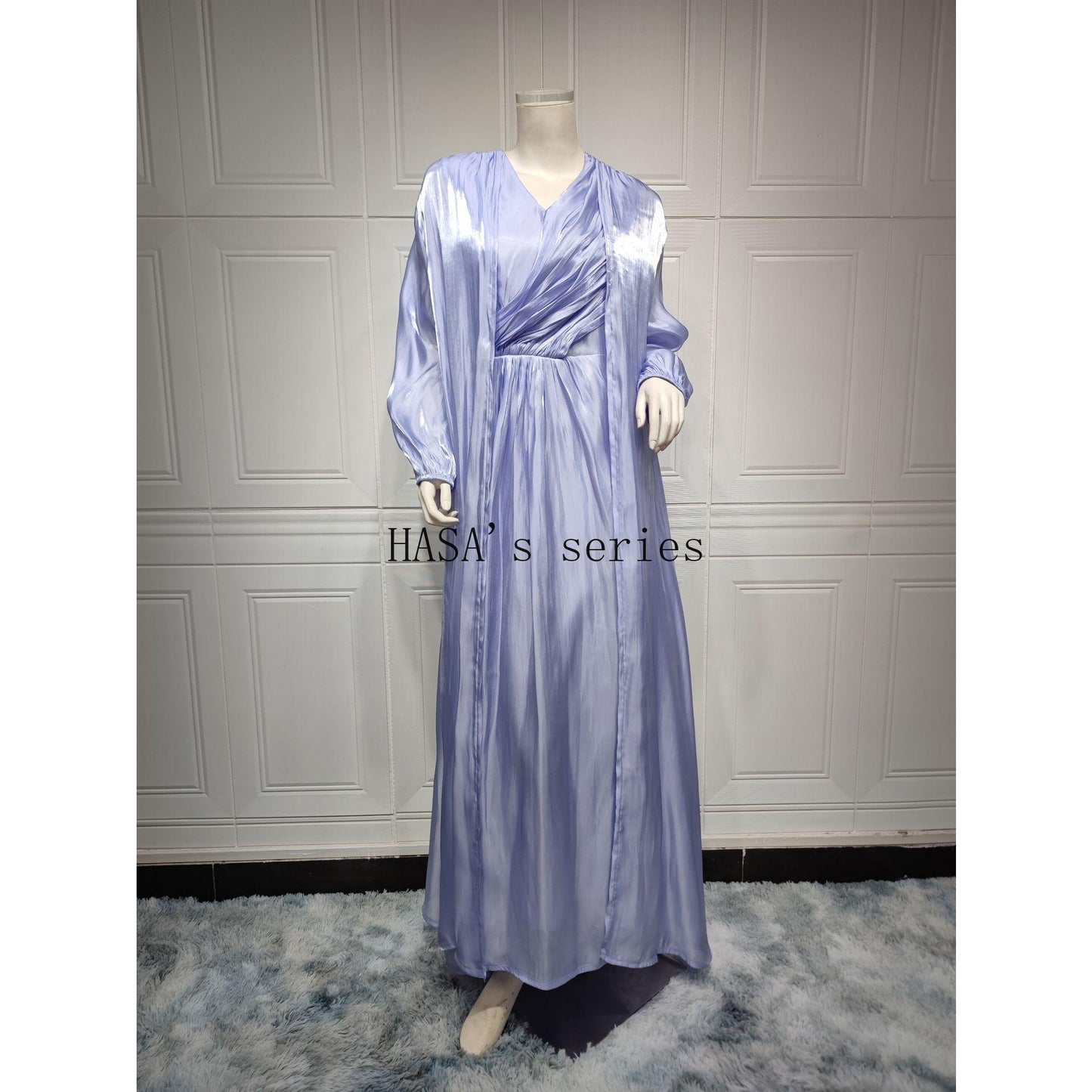 LUMAYA5094 Simple yet elegant and lustrous silk suit, featuring an elegantly pleated two-piece dress design.