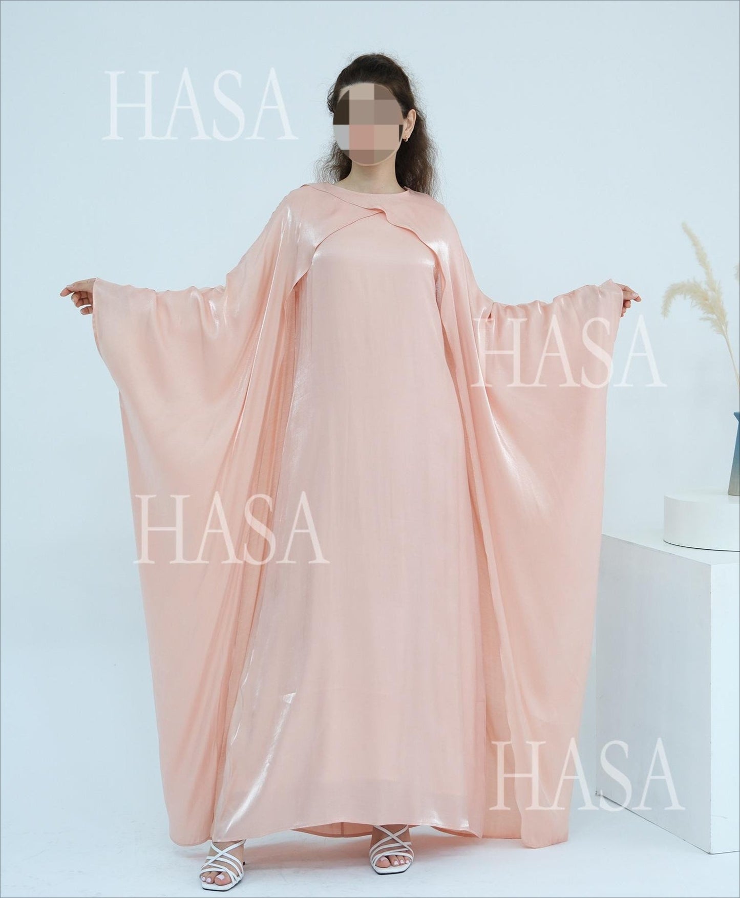 LM6584 Solid Color Beaded Loose Elegant Robe Dress
