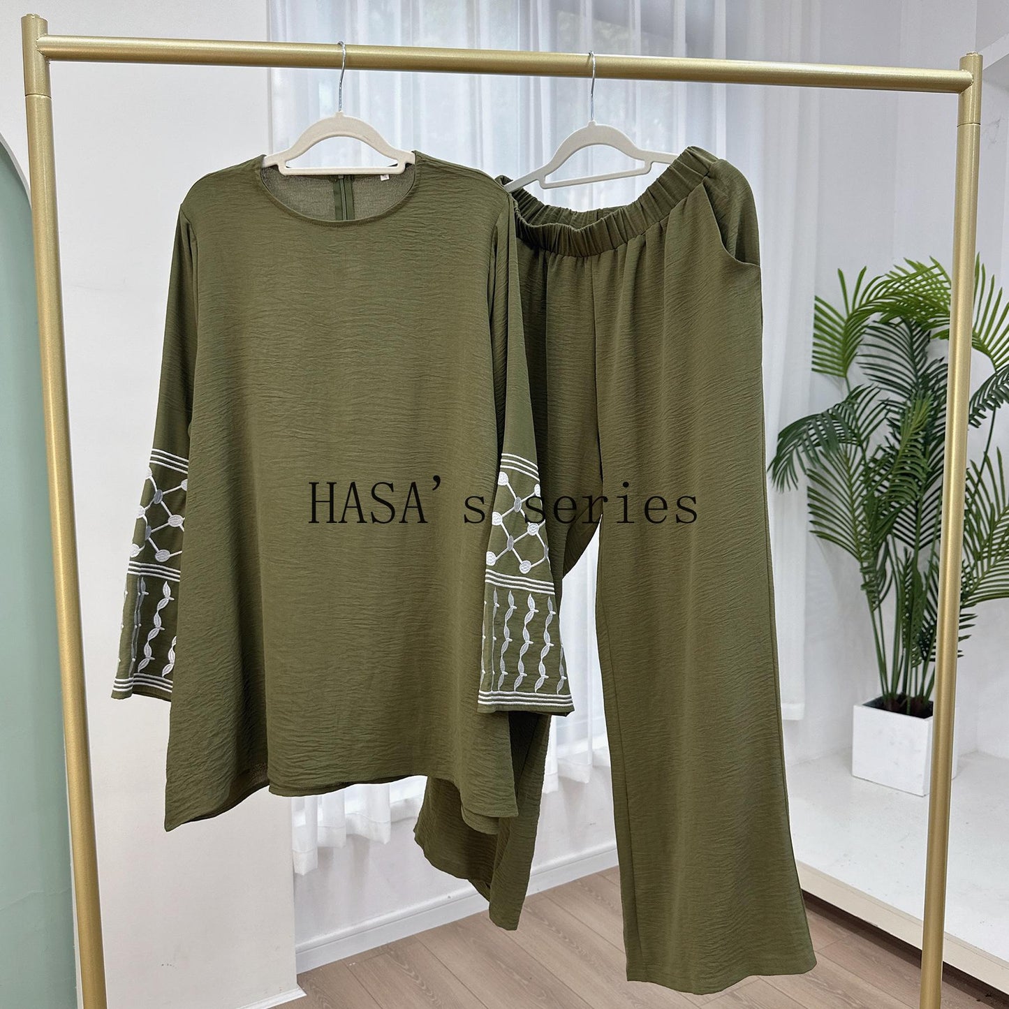 LUMAYA4836 A Two-piece Set Consisting of A Simple Embroidered Top and Loose Wide-leg Pants.
