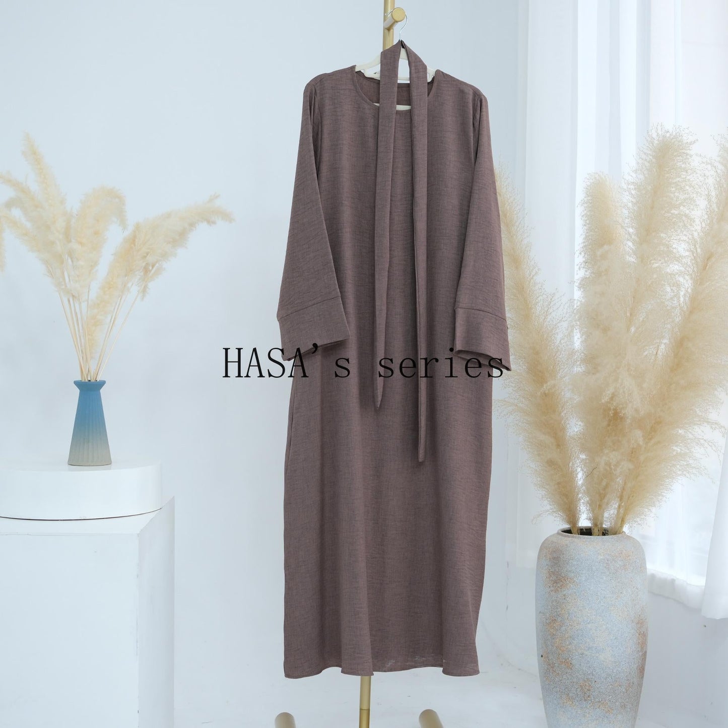 LUMAYA4848 A simple, waist-cinching spring/summer dress with a relaxed, long design.